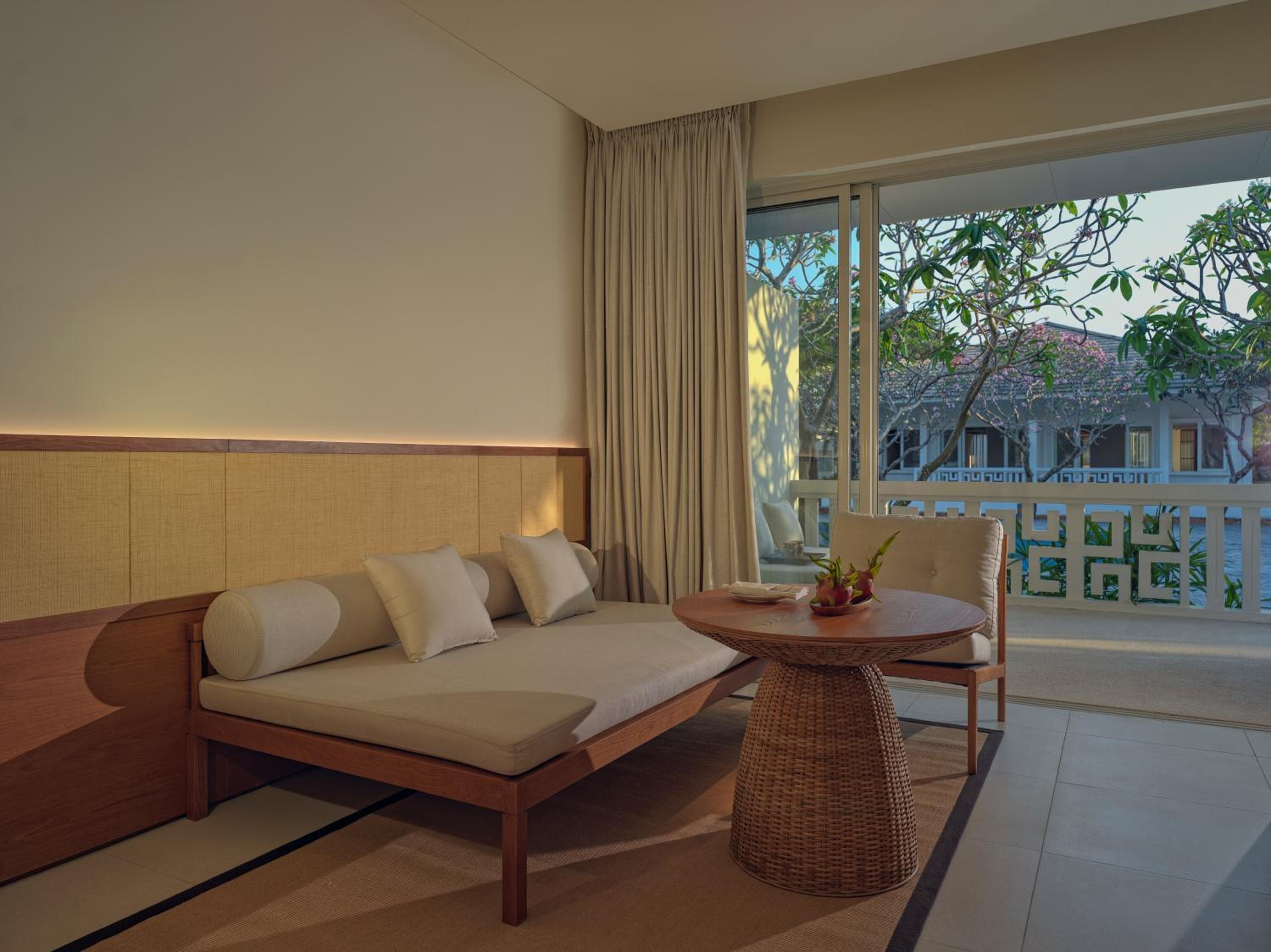 Deluxe Suite with Pool View - Photo 10