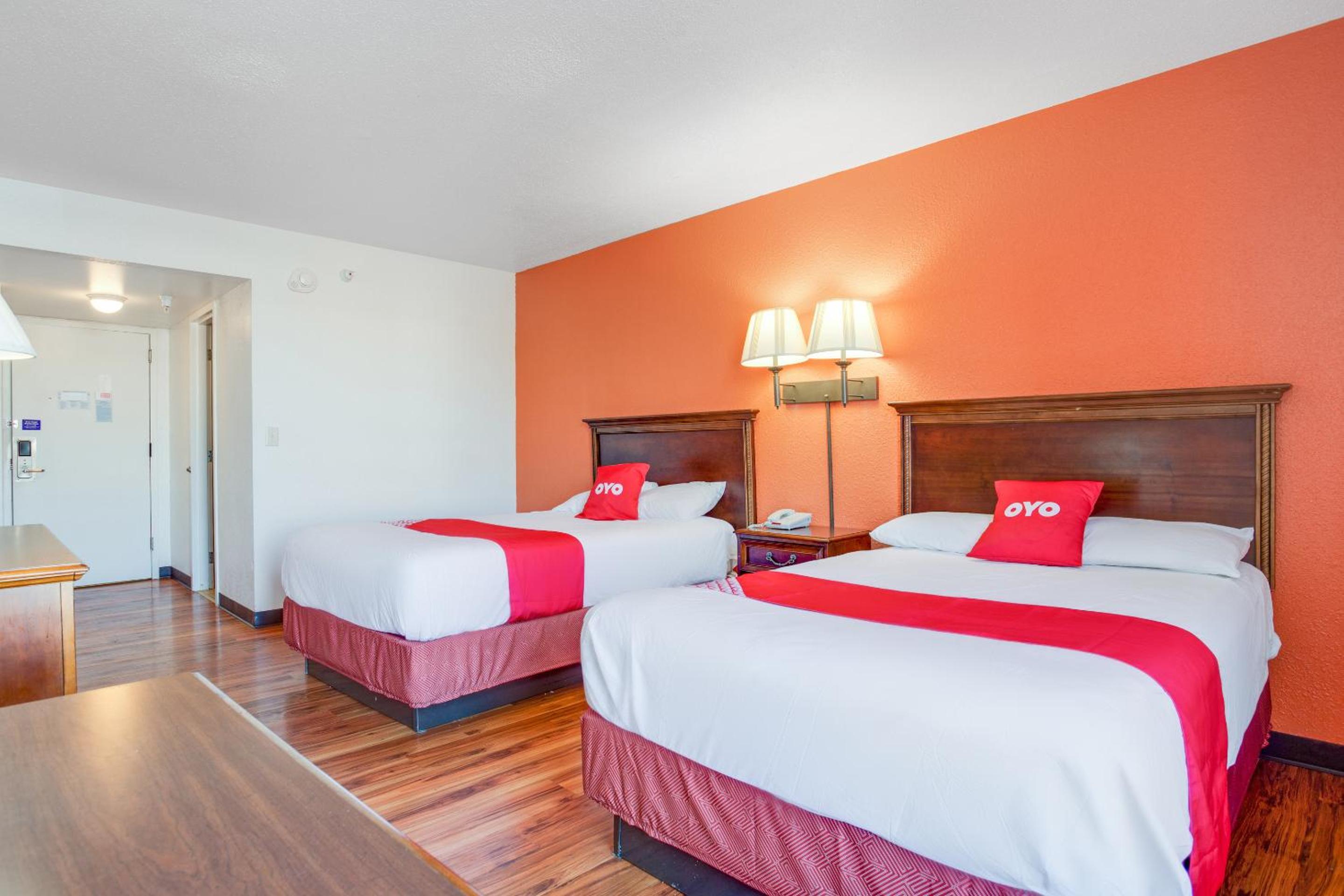 Double Room with Two Double Beds - Photo 8