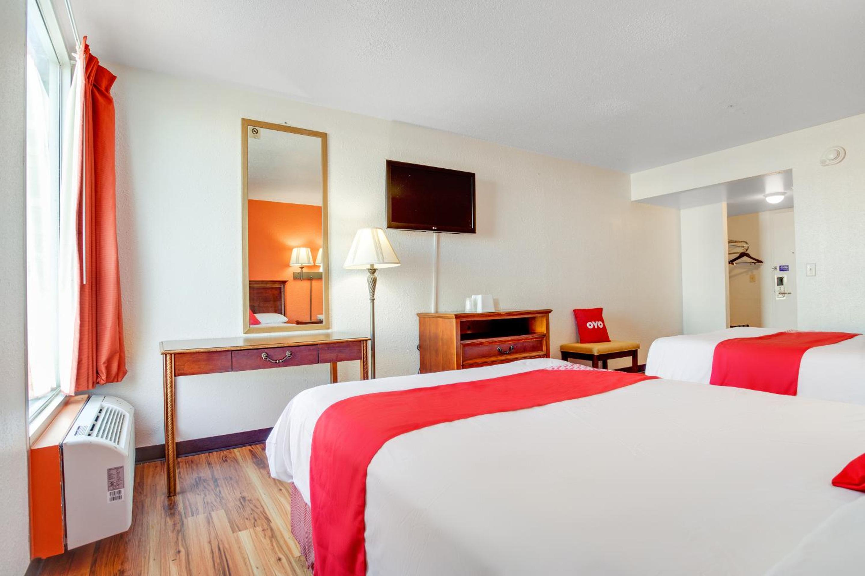 Double Room with Two Double Beds - Photo 12