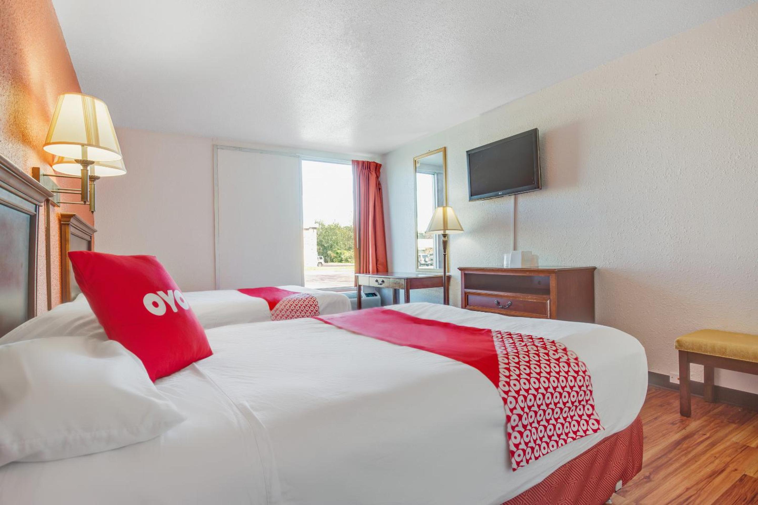Double Room with Two Double Beds - Photo 9