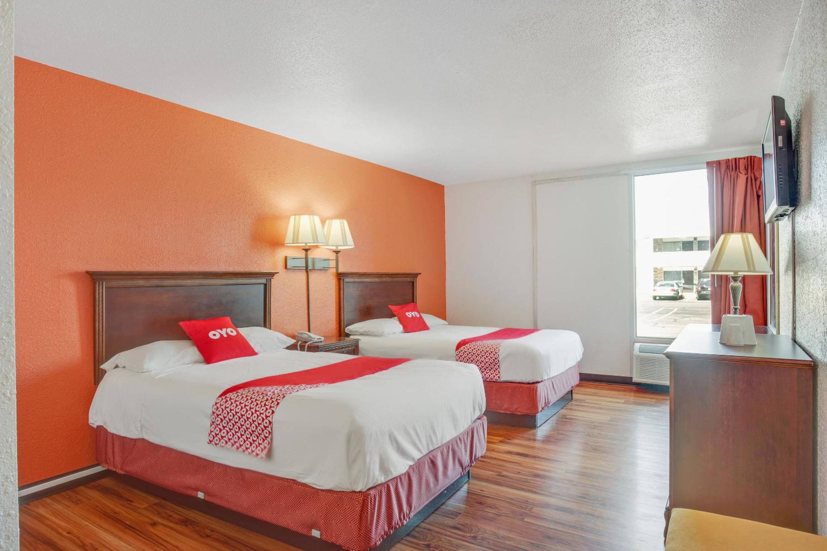Double Room with Two Double Beds - Photo 10