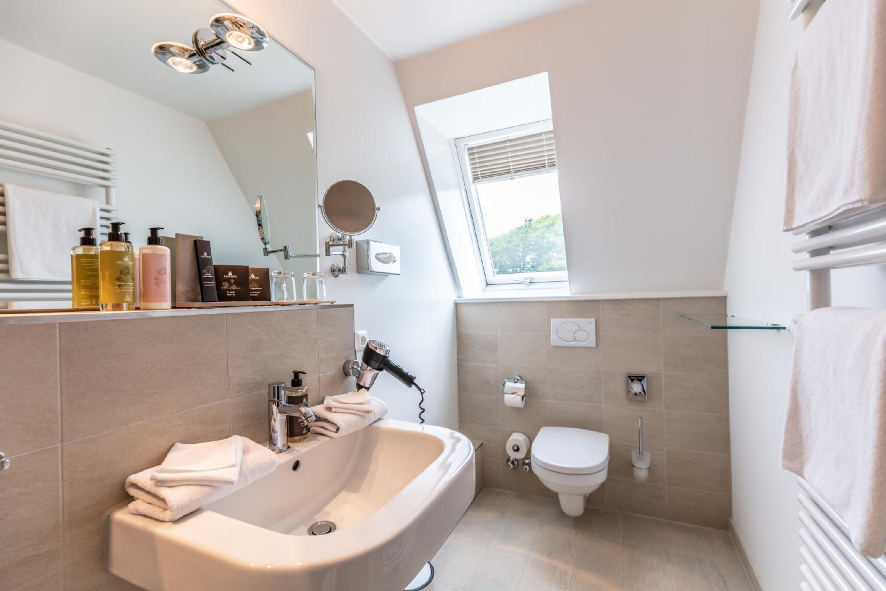 Classic Double Room with Park View - Photo 3