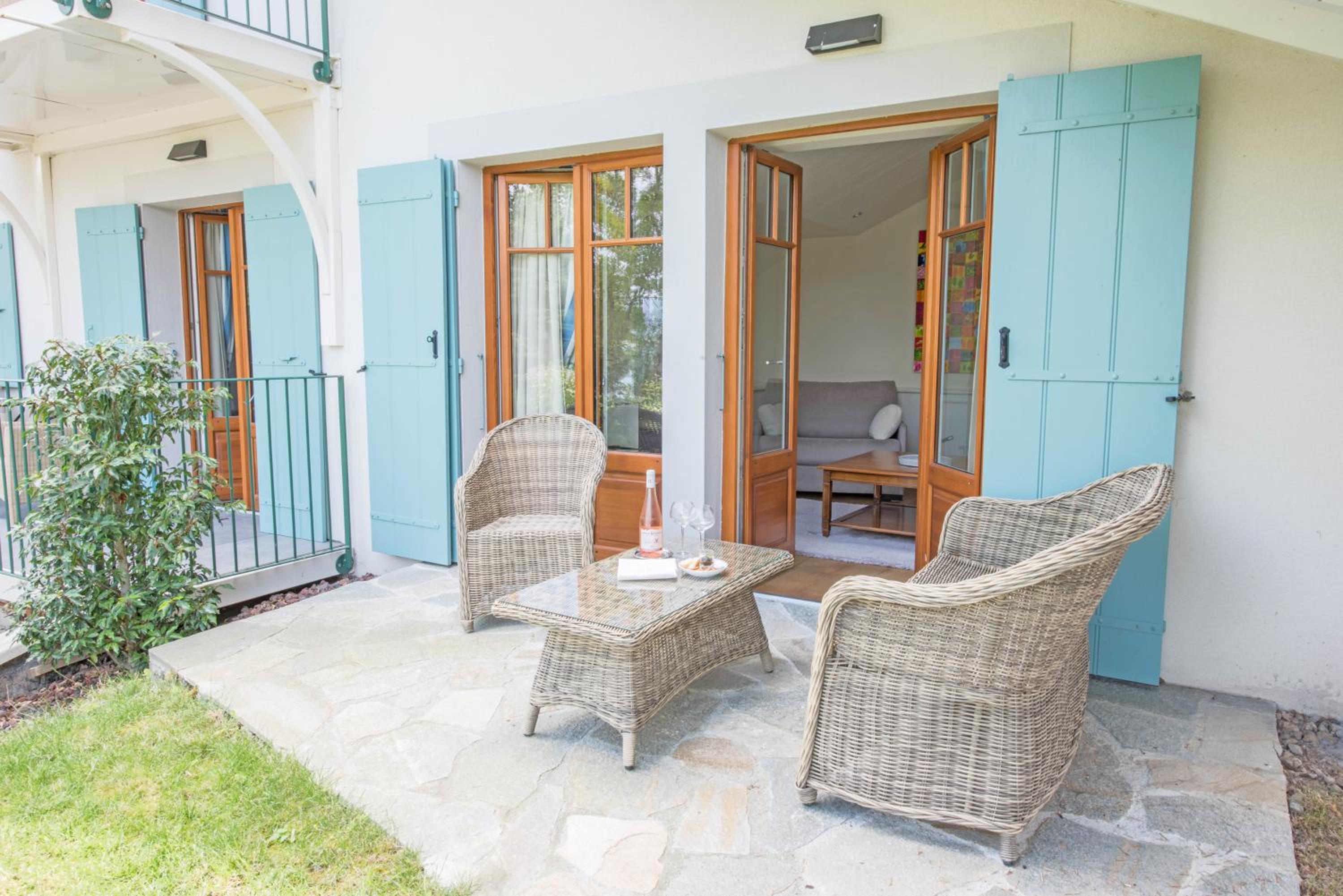 Suite with Lake View - Photo 7