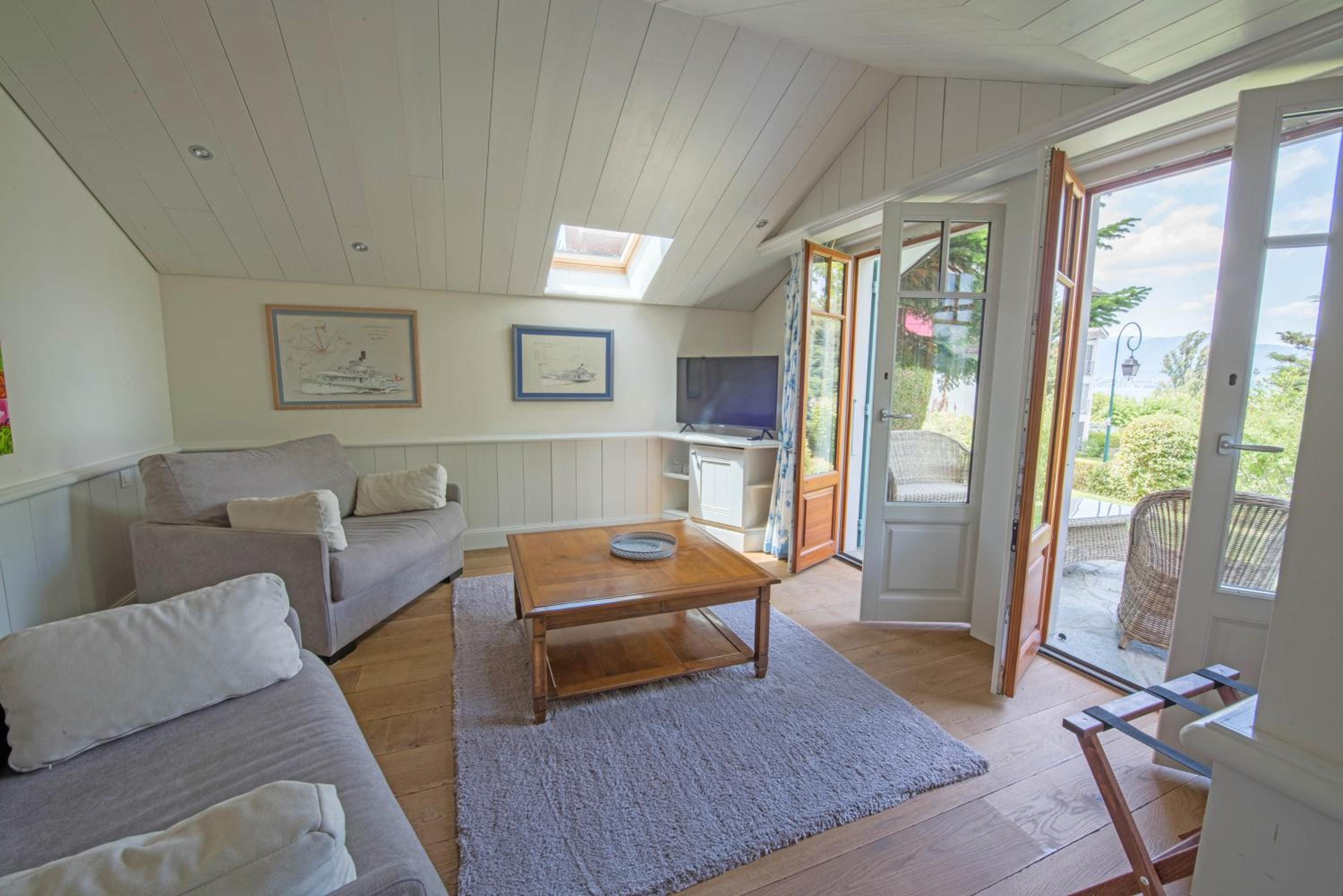 Suite with Lake View - Photo 6