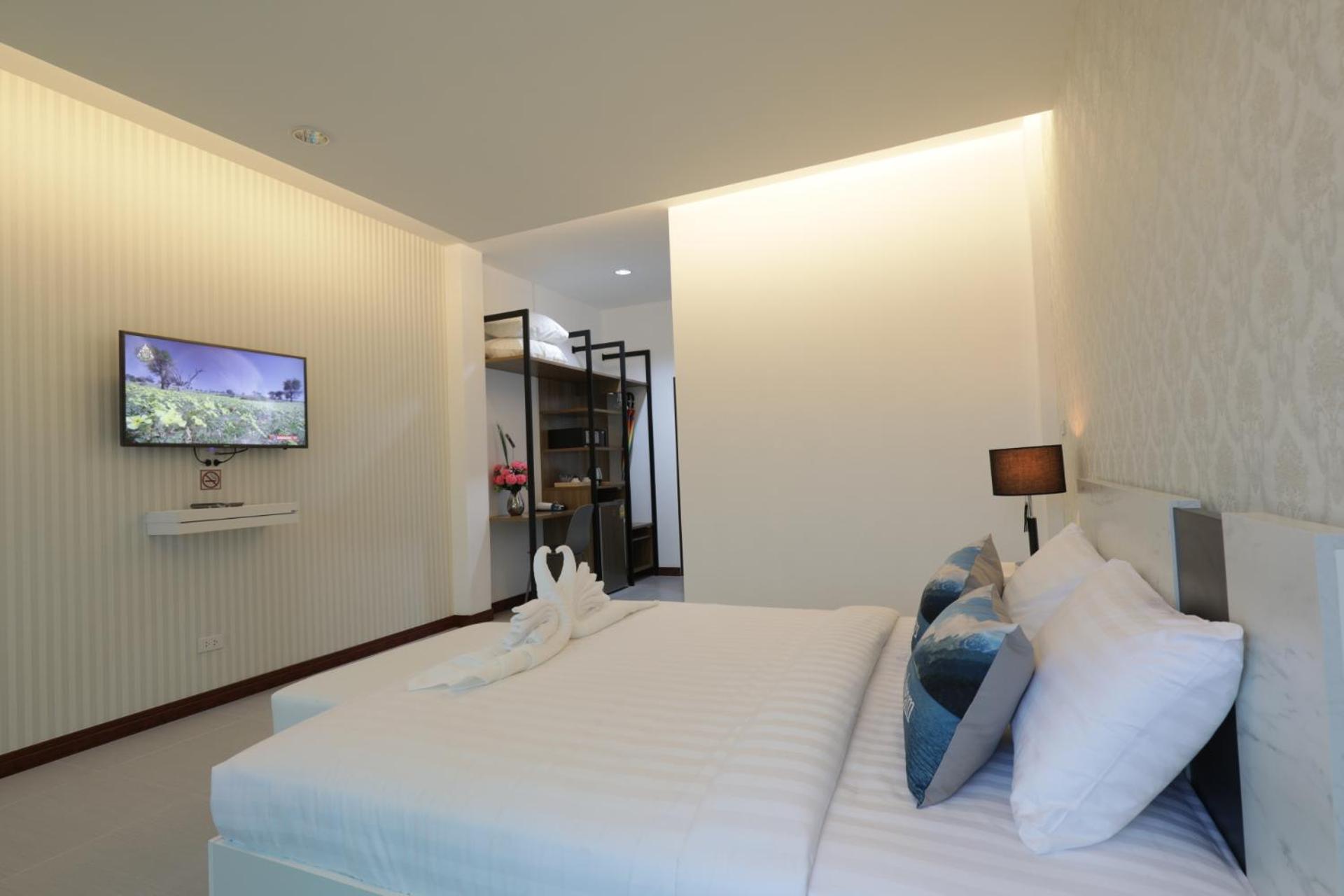 Superior King Room - Photo 12