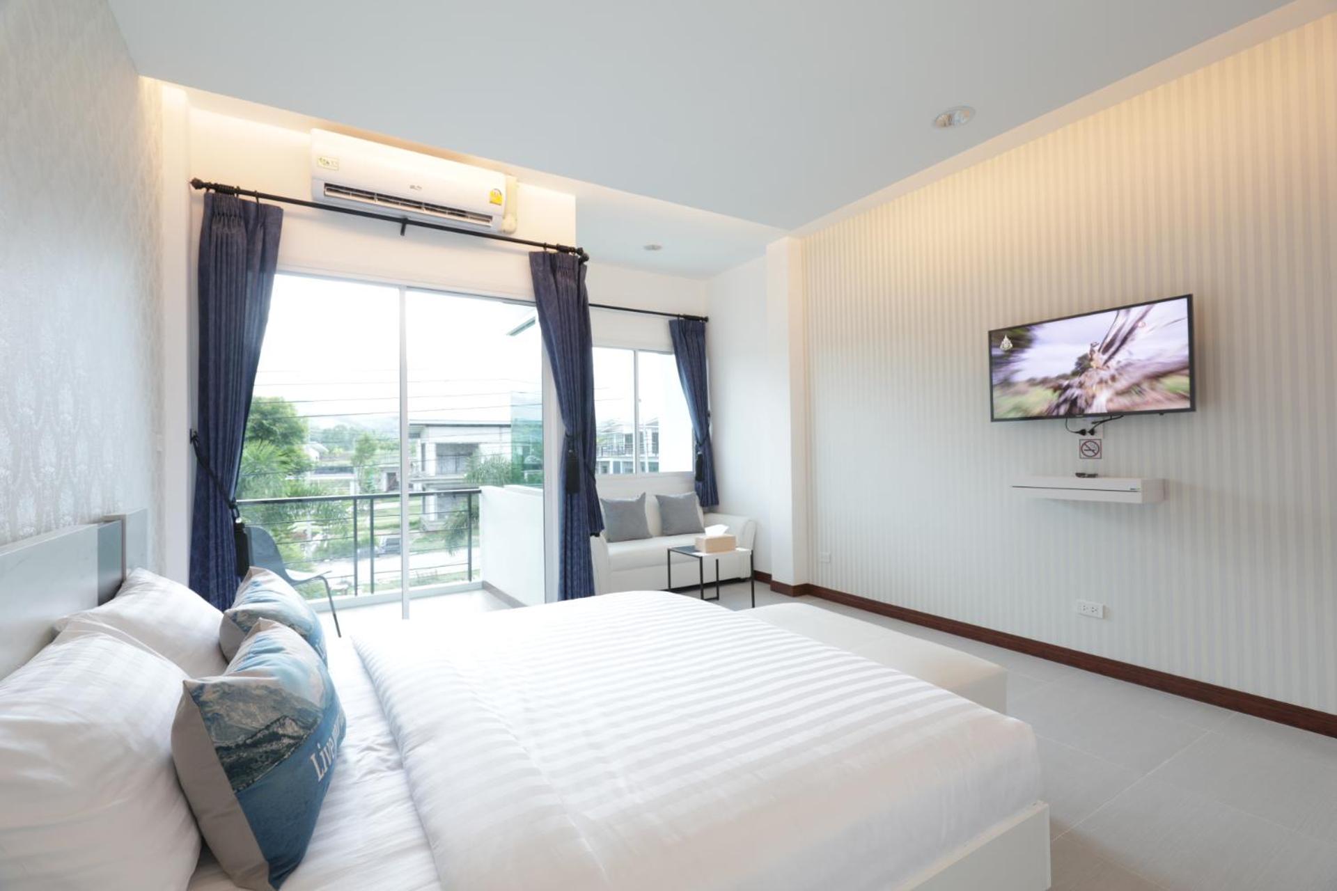 Superior King Room - Photo 11