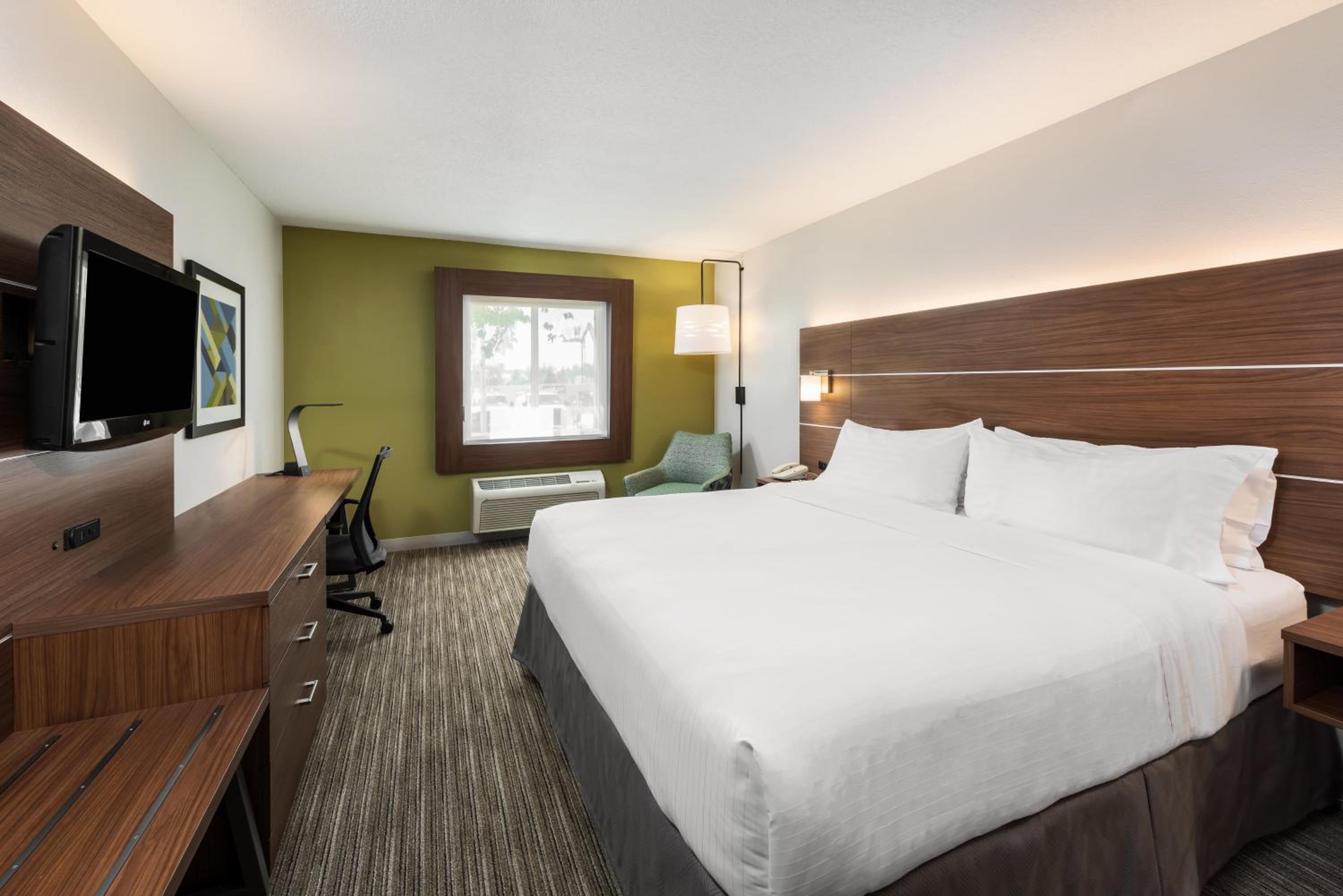 Standard King Room - Photo 2