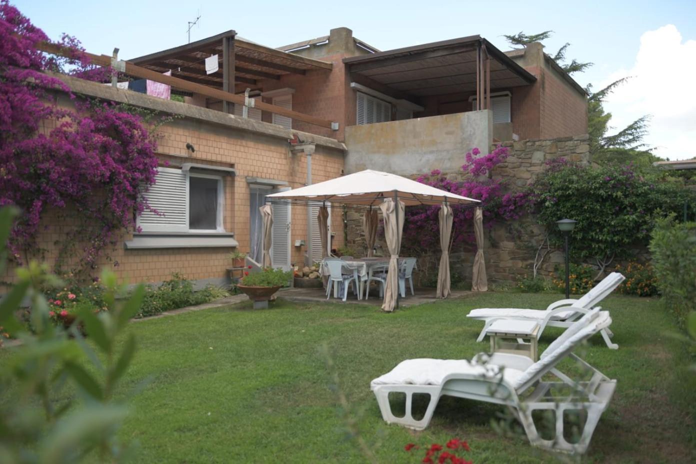 Three-Bedroom House photo 2