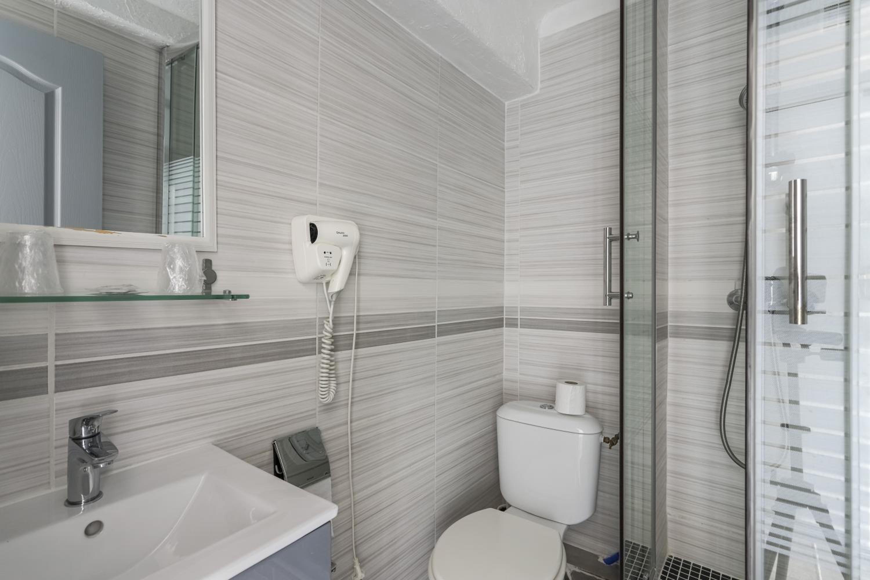Economy Double Room - Photo 5