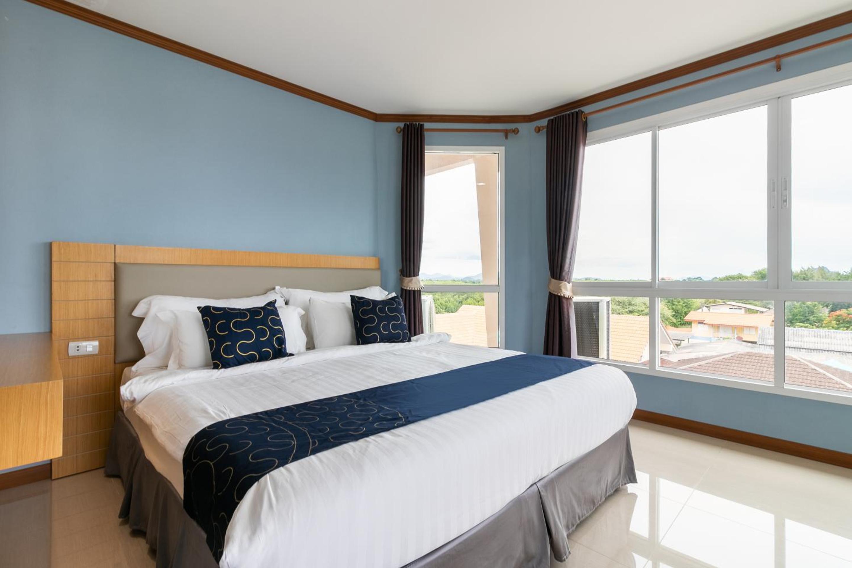 Deluxe Double Room with Balcony and Sea View - Photo 3