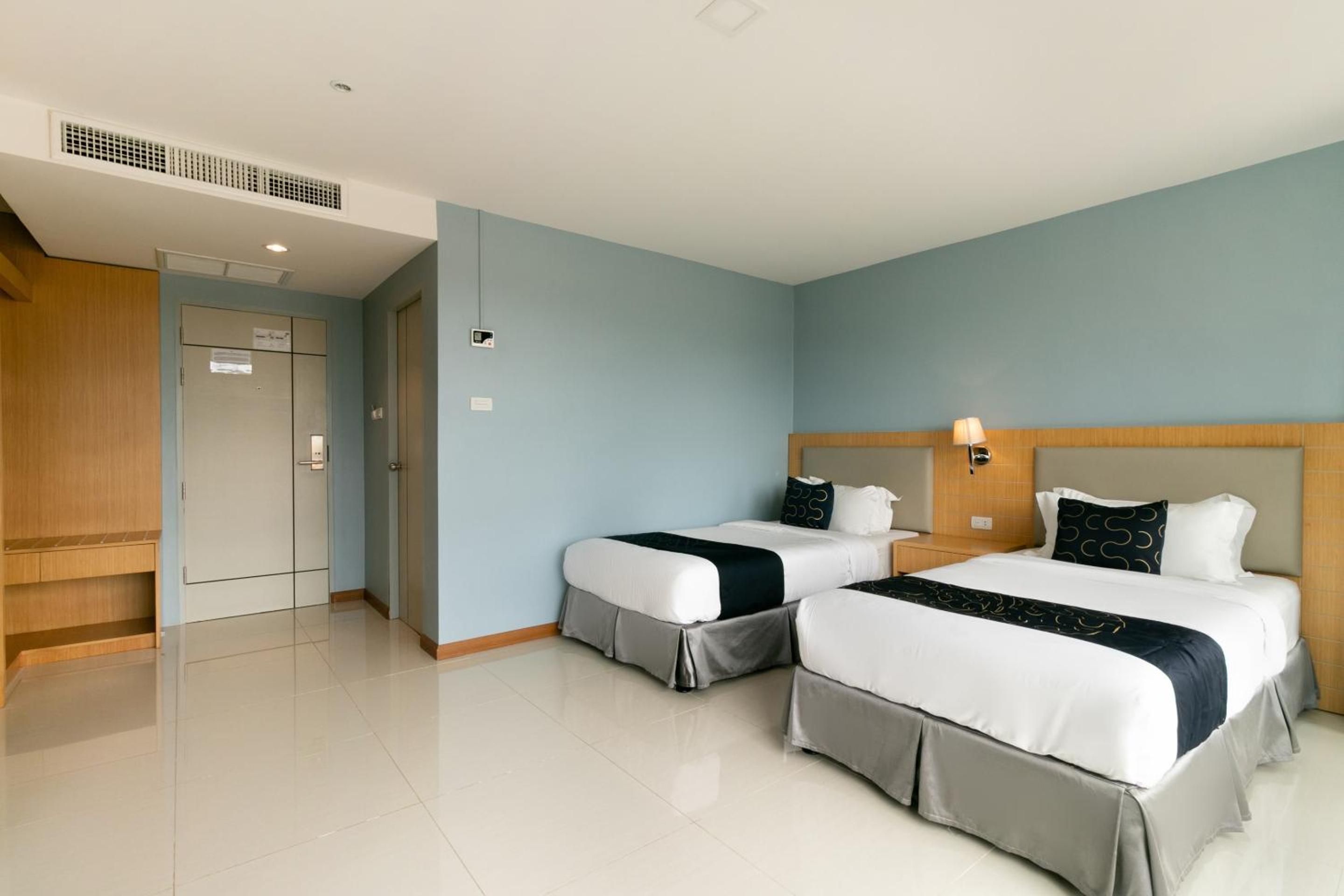 Superior Twin Room with Sea View - Photo 16