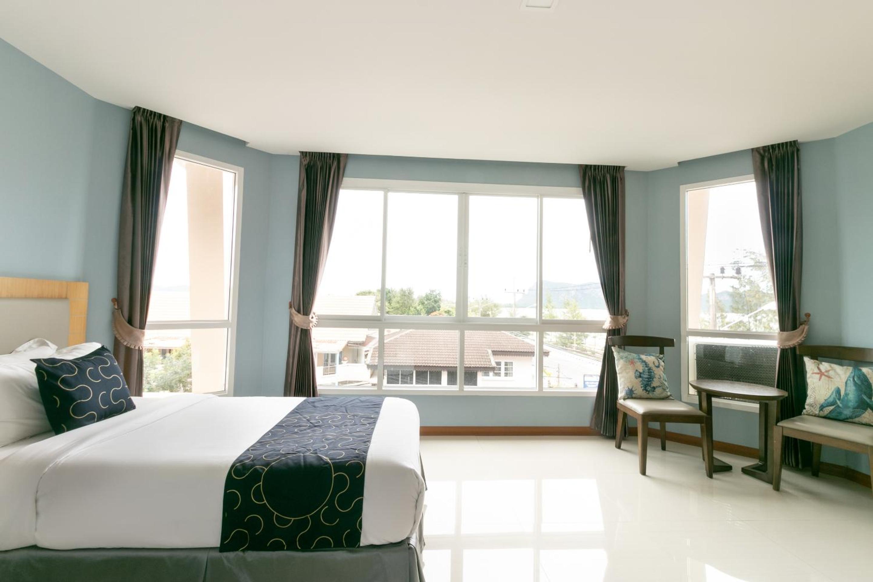 Superior Twin Room with Sea View - Photo 18