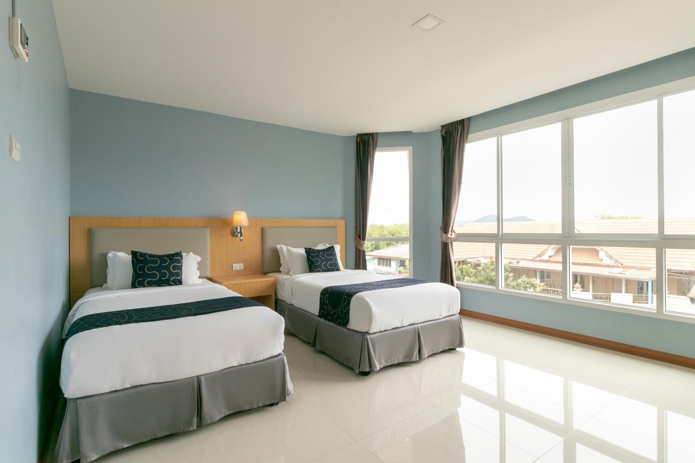 Superior Twin Room with Sea View - Photo 14