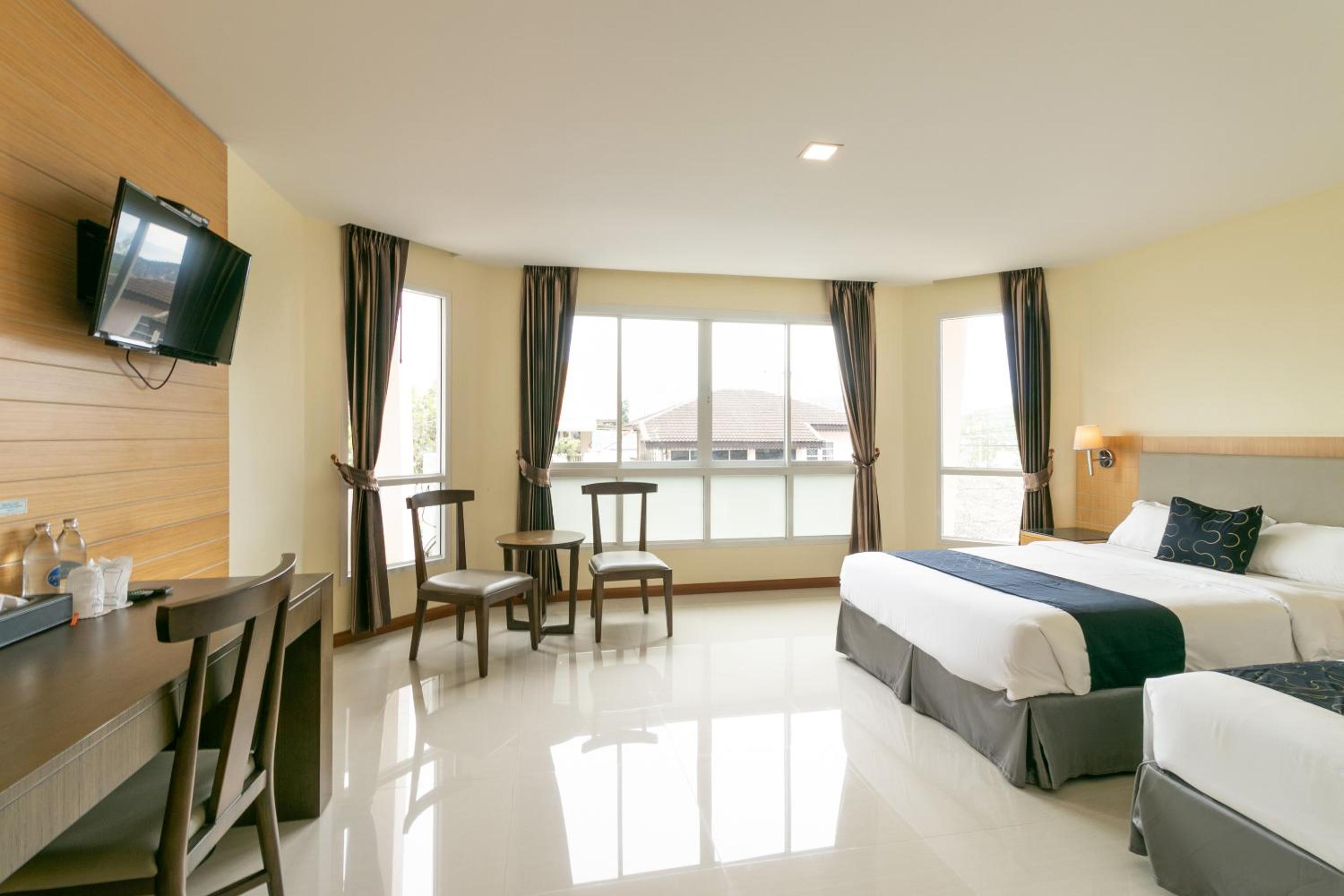 Superior Triple Room with Sea View - Photo 9