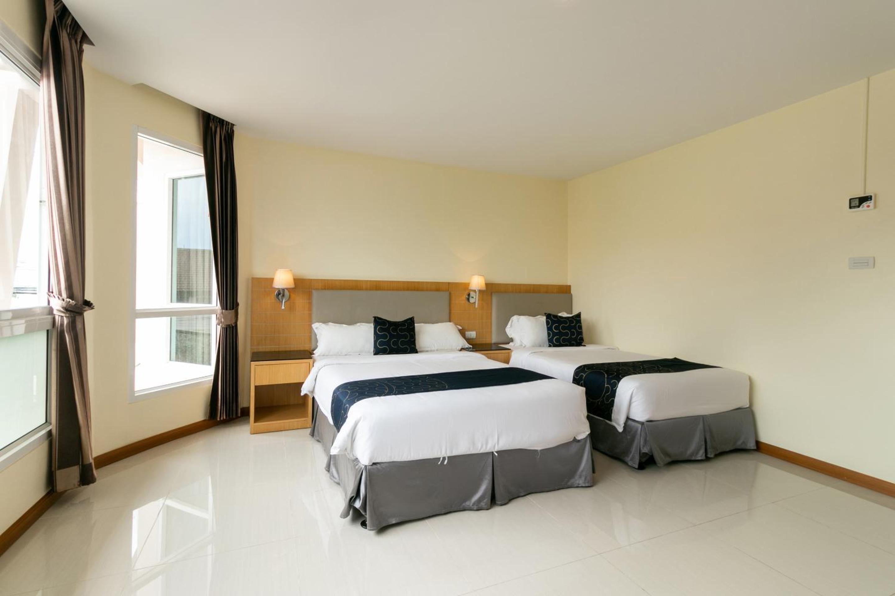 Superior Triple Room with Sea View - Photo 8