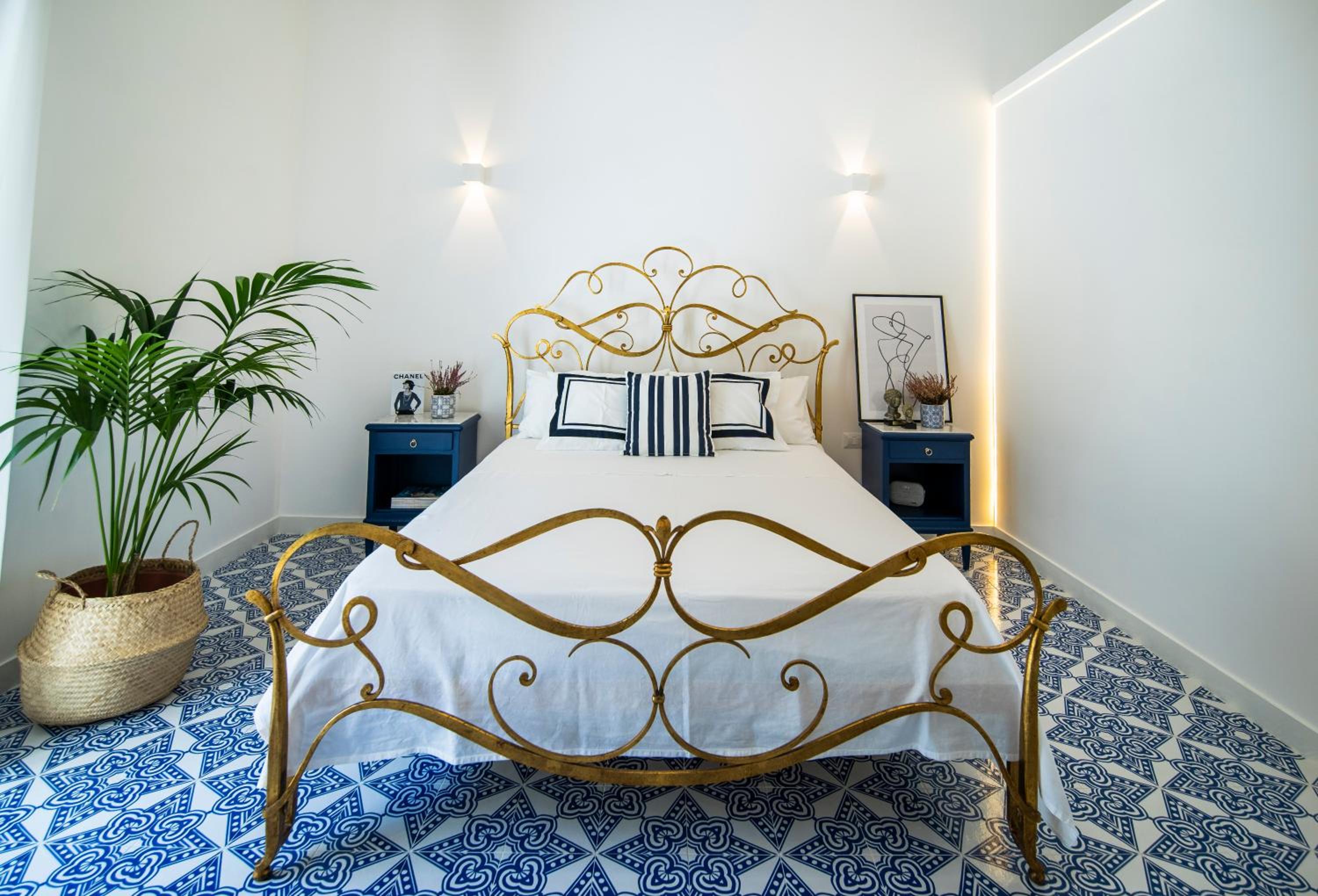 King Room with Balcony - Photo 1