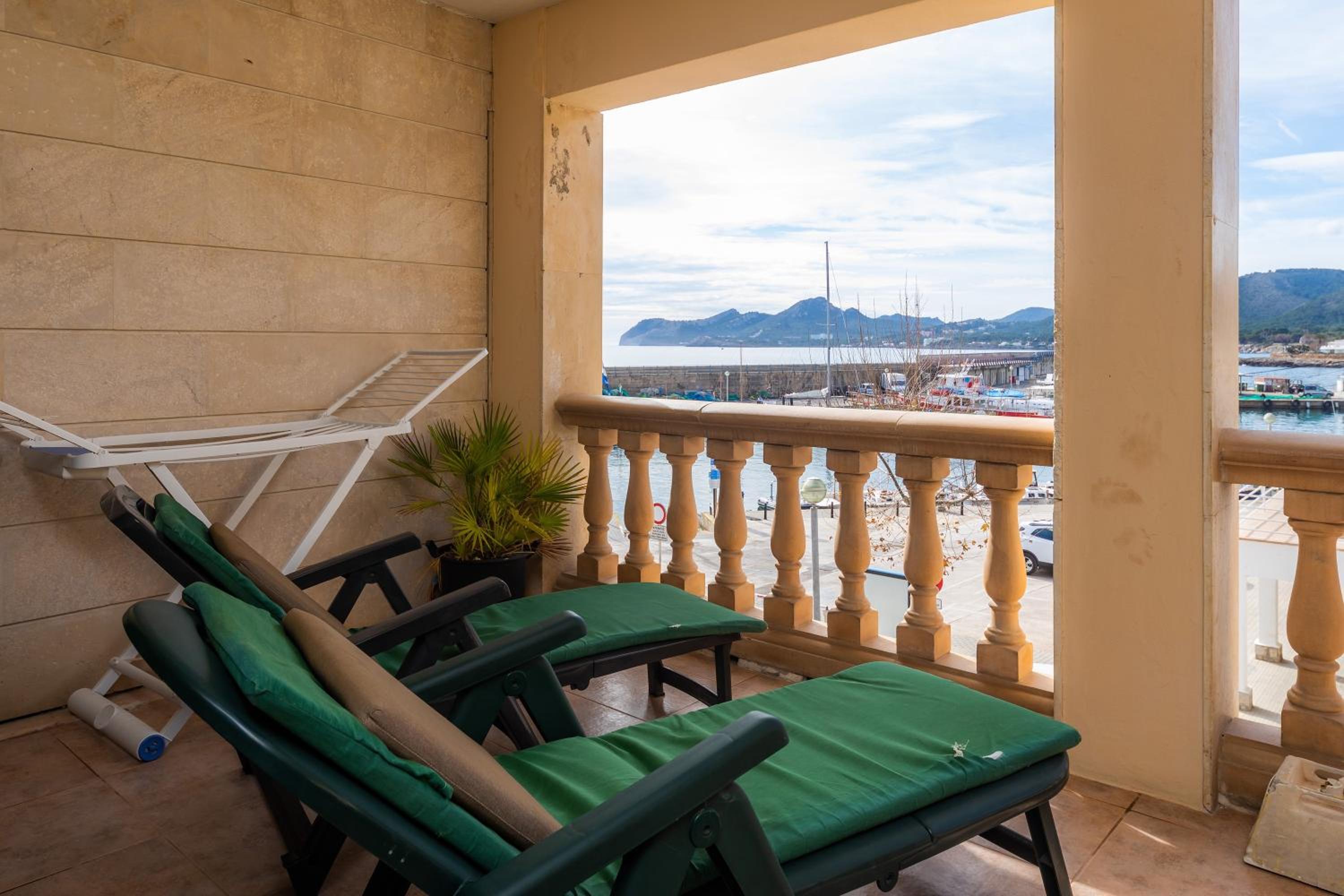 Two-Bedroom Deluxe Apartment with Ocean View photo 3