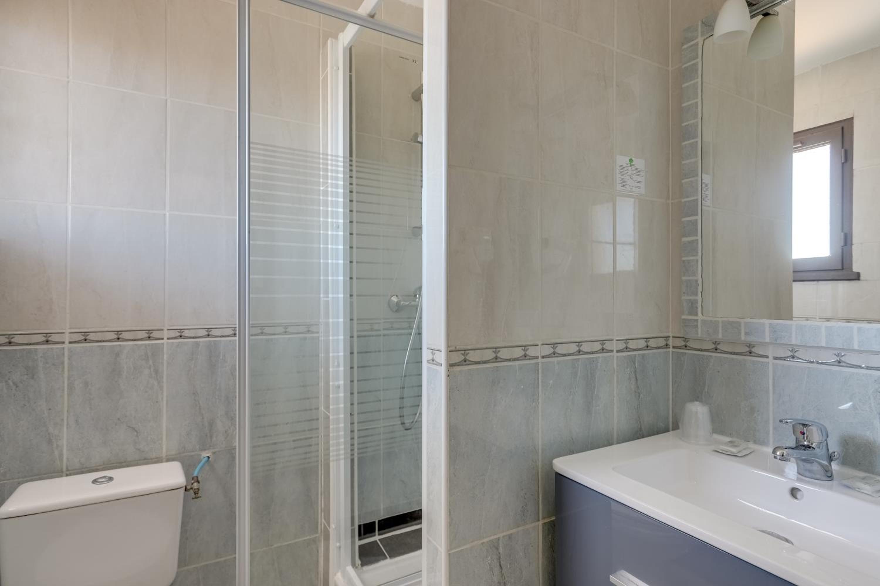 Comfort Triple Room with Balcony - Photo 3