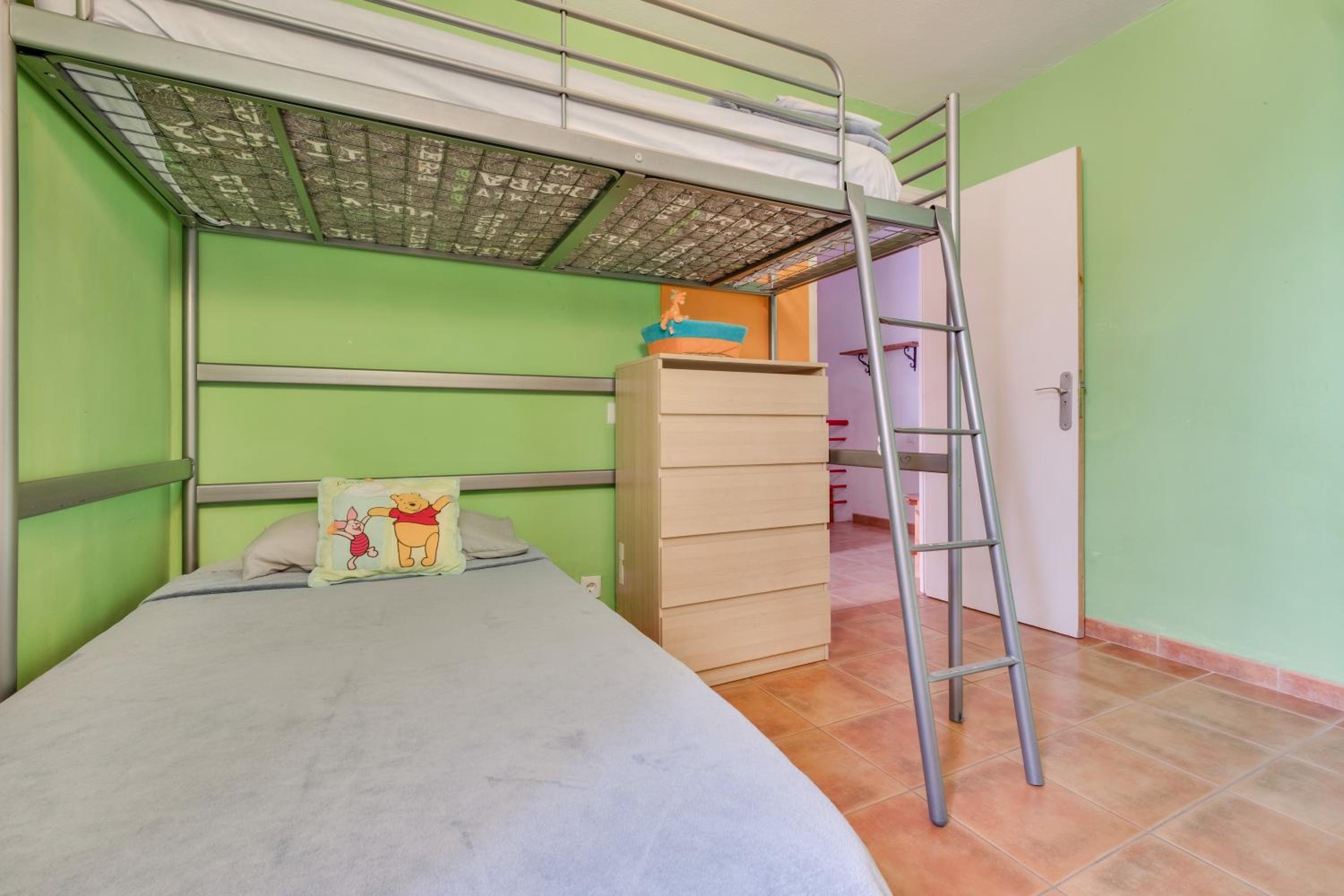 Apartment with Terrace thumbnail 6