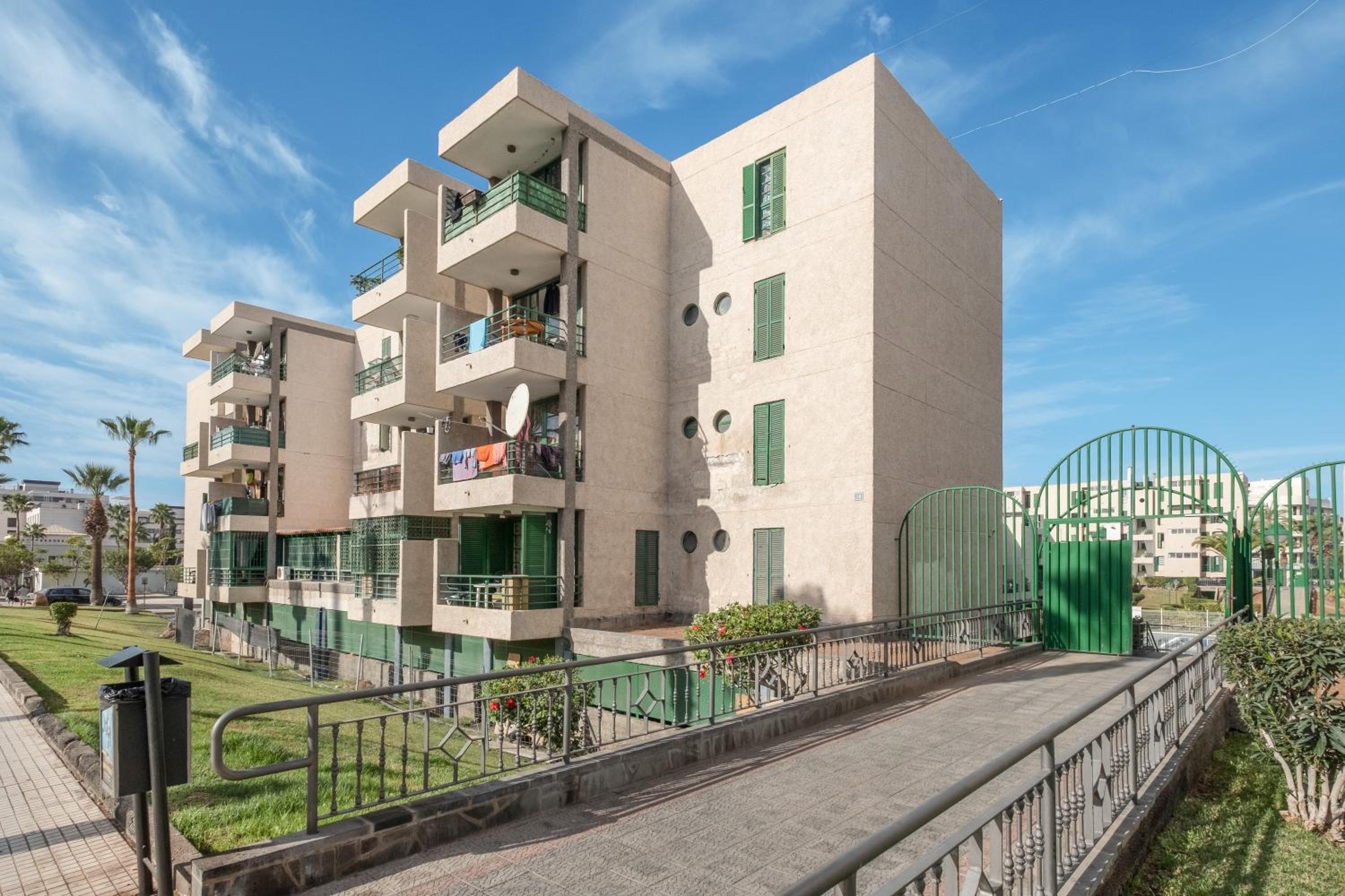 Apartment with Terrace thumbnail 6