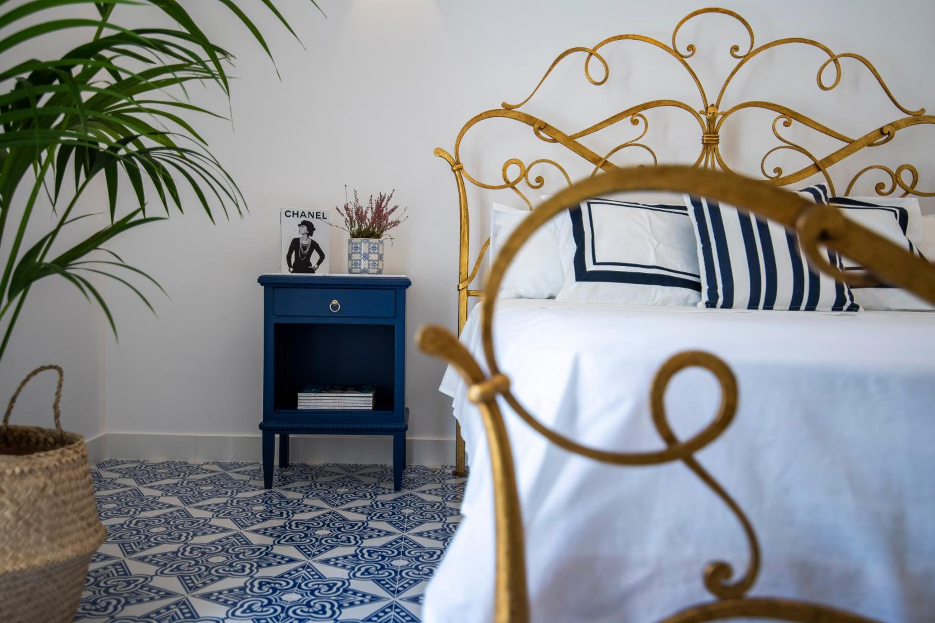 King Room with Balcony - Photo 3
