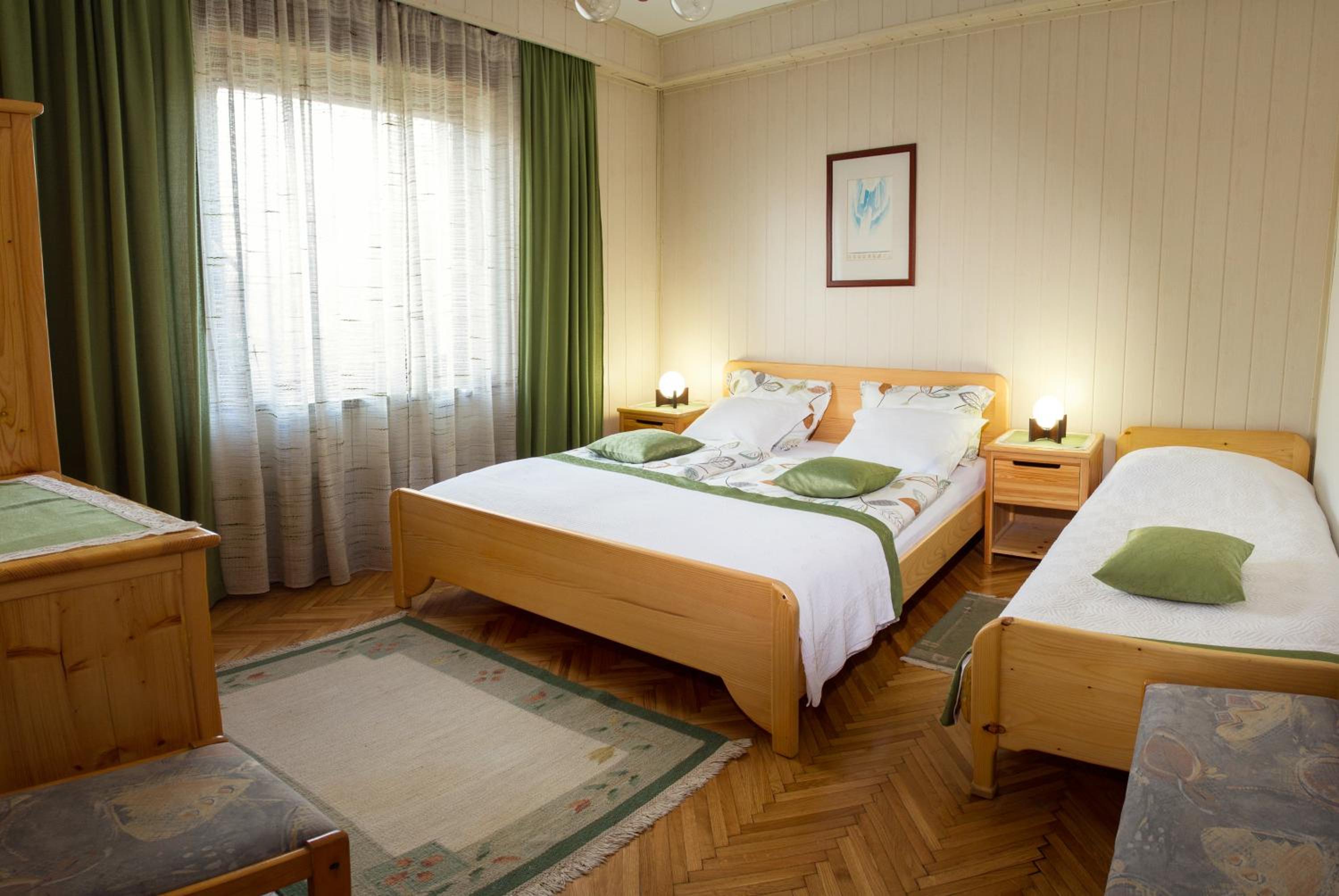 One-Bedroom Apartment with Sofa Bed - Photo 3