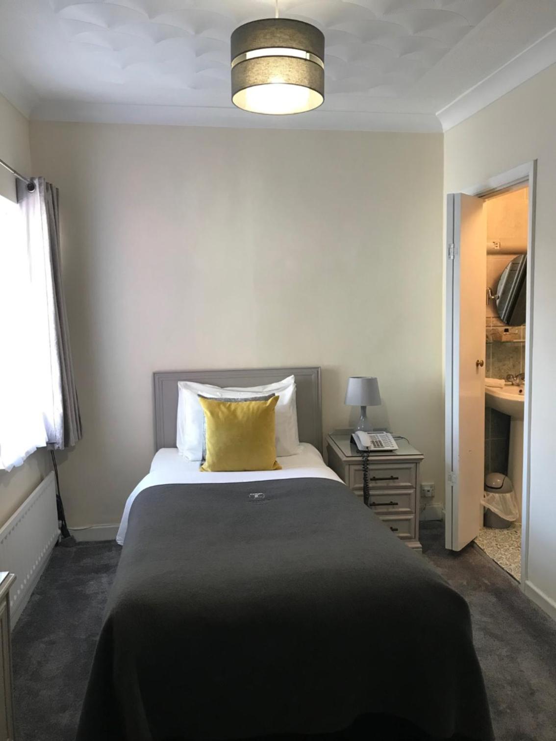 Small Single Room photo 2