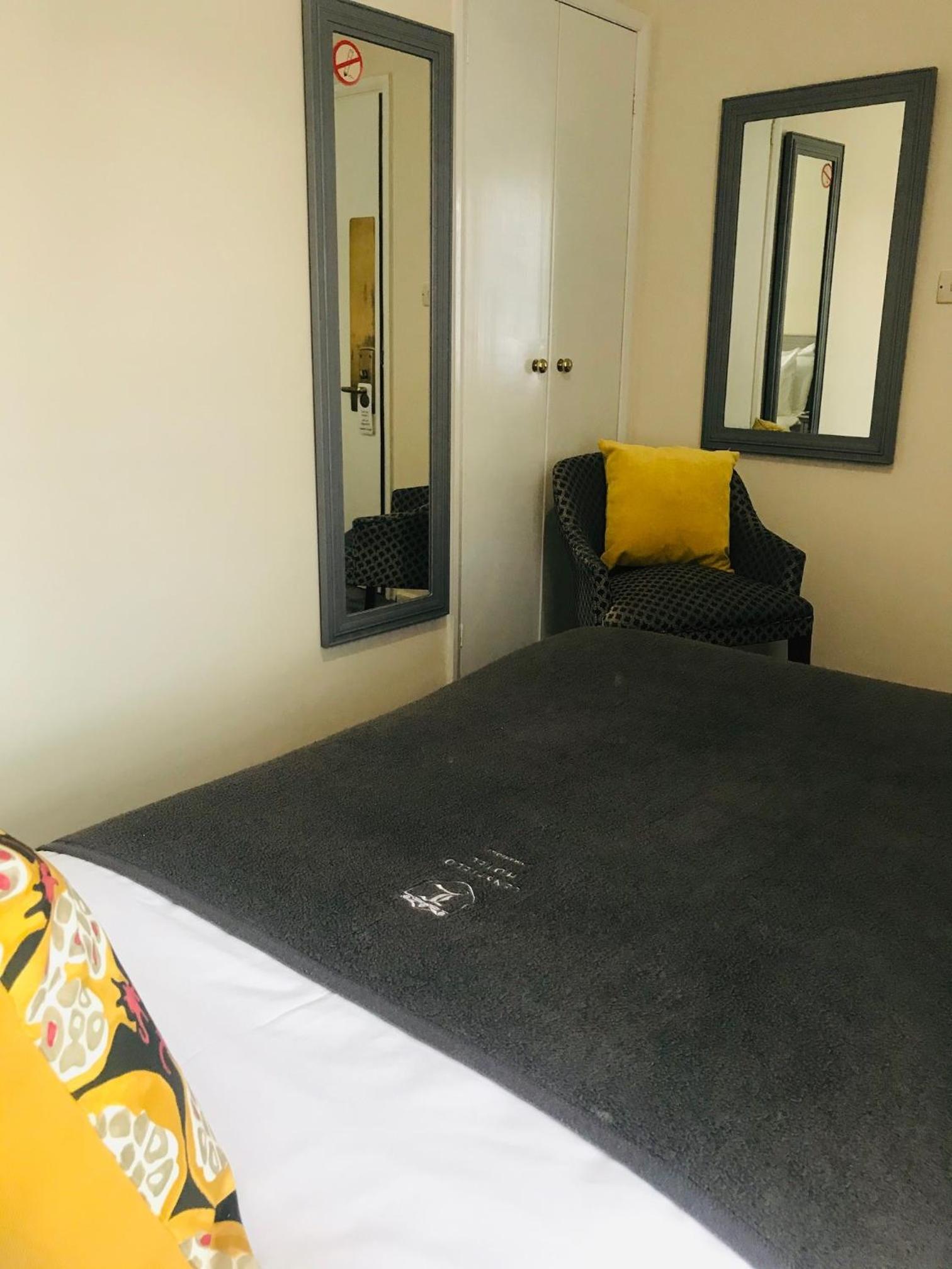 Small Single Room photo 3