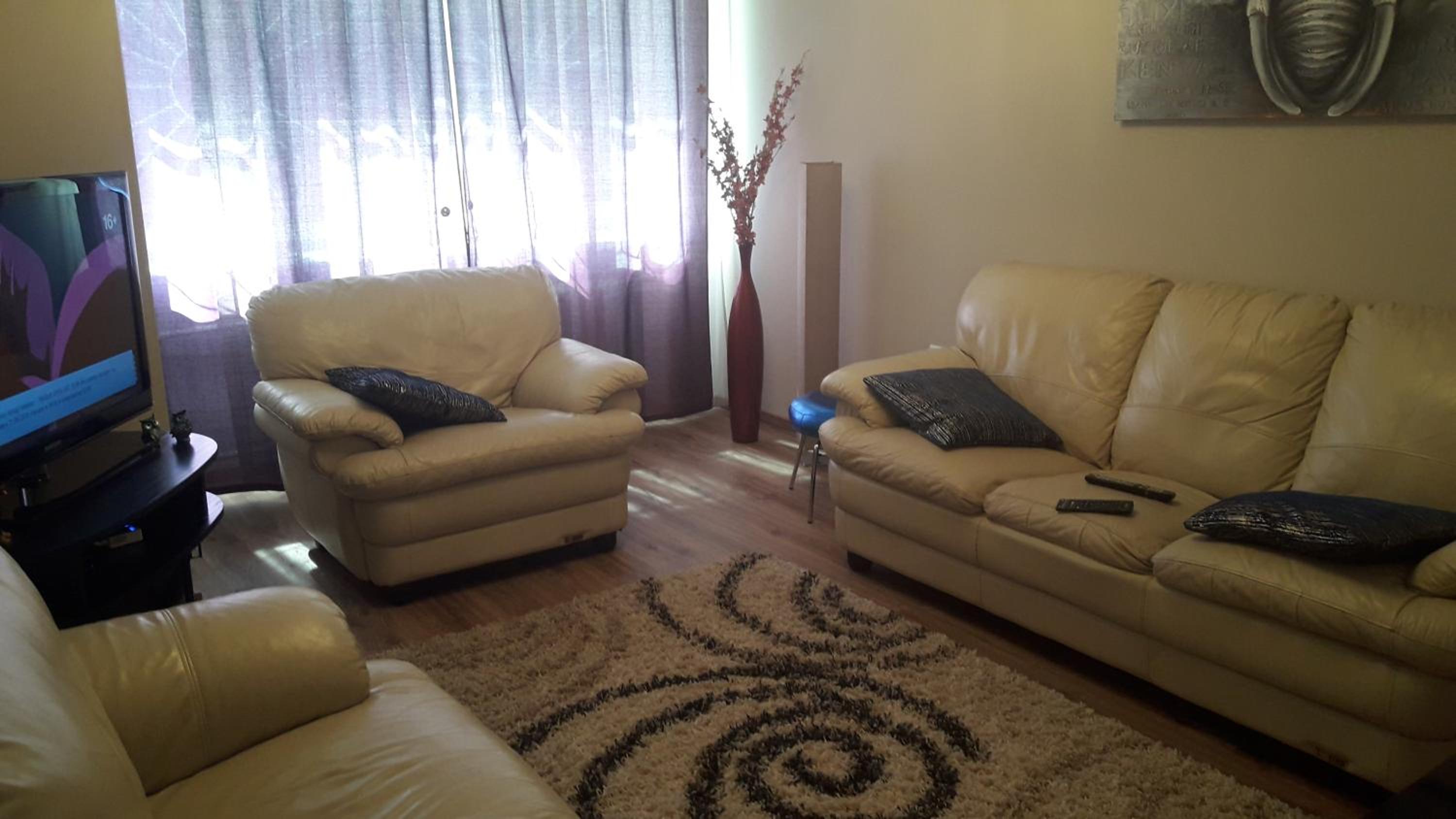 One-Bedroom Apartment - Photo 1