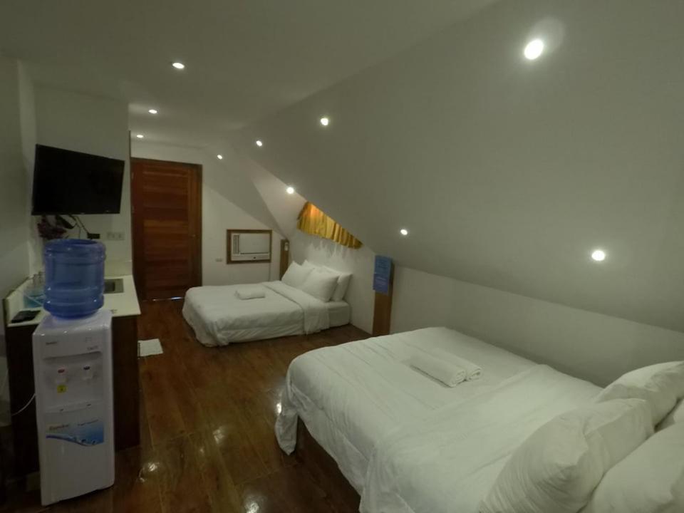 Family Room with Balcony - Photo 2