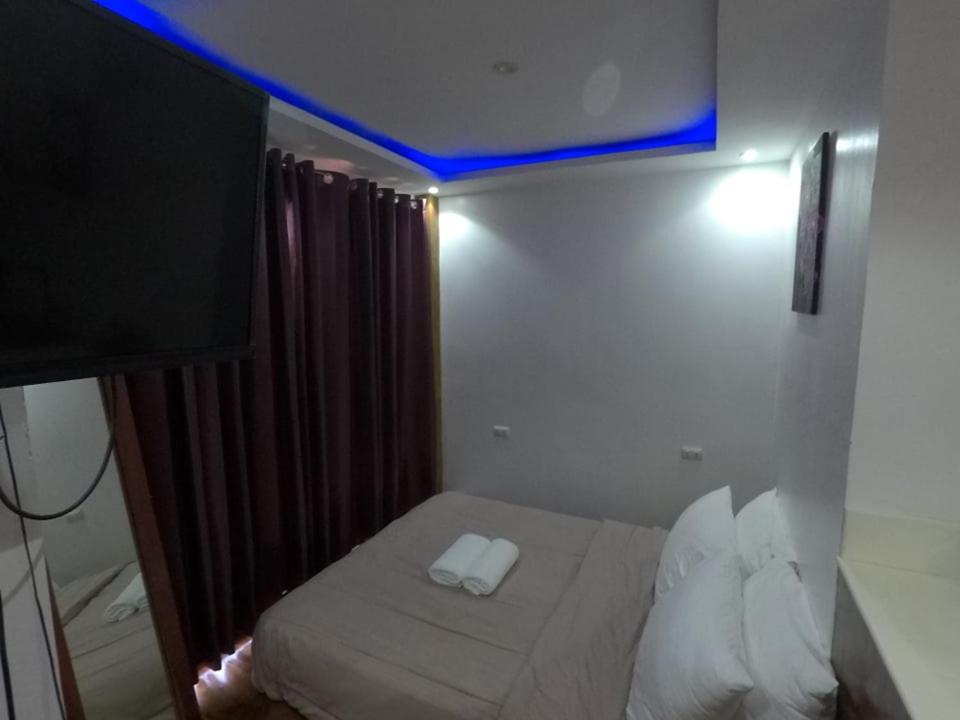 Family Room with Balcony photo 3