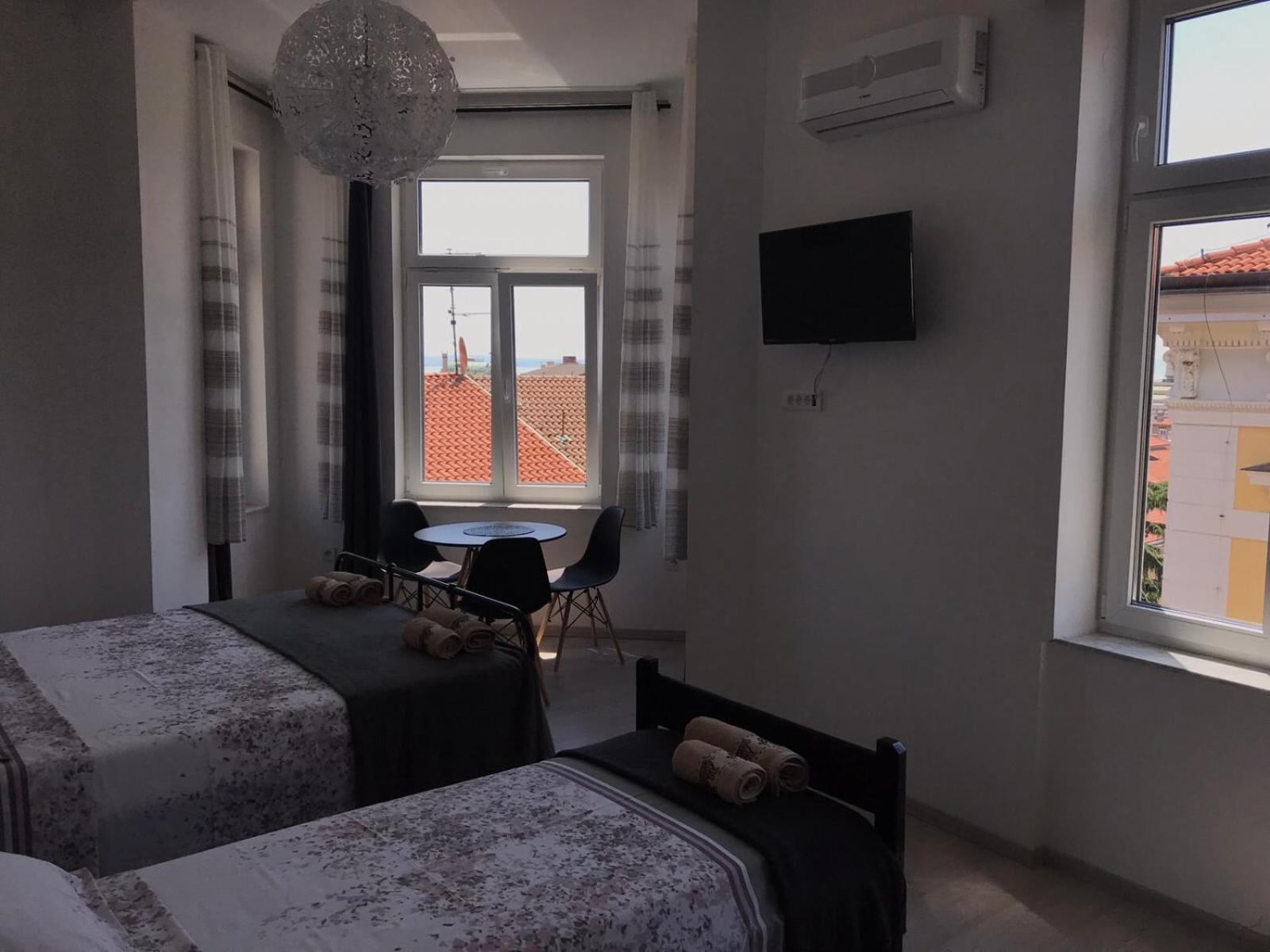 One-Bedroom Apartment - Photo 12
