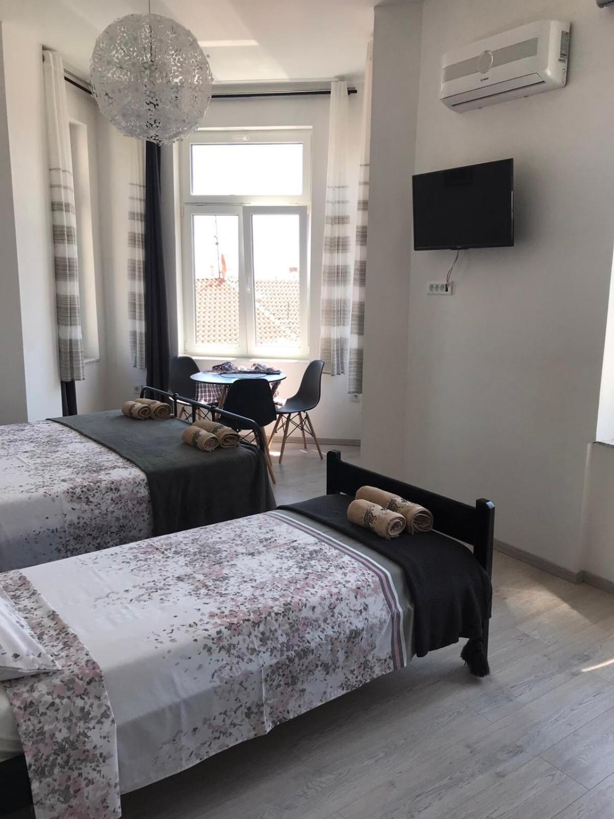 One-Bedroom Apartment - Photo 4