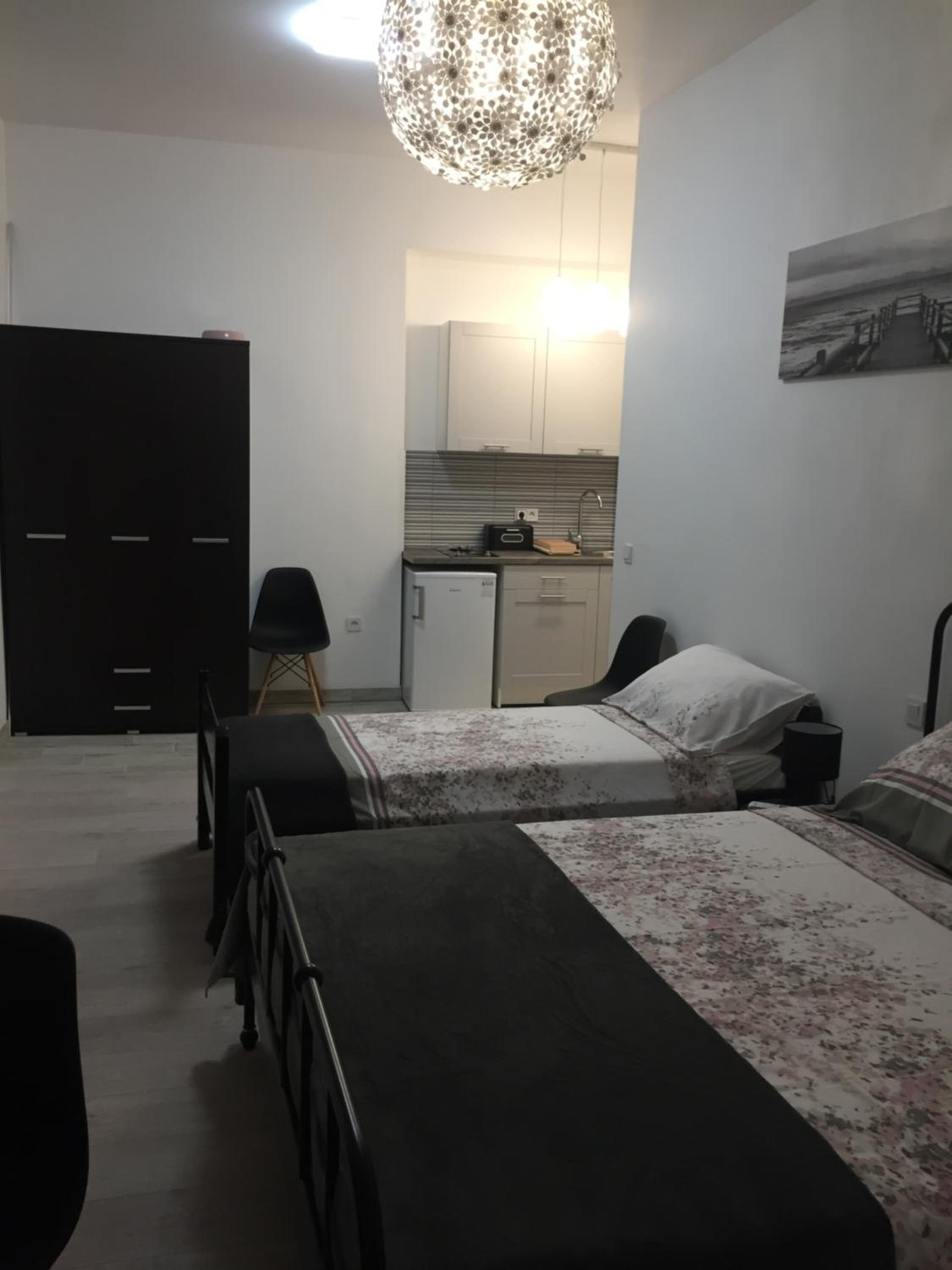 One-Bedroom Apartment - Photo 3