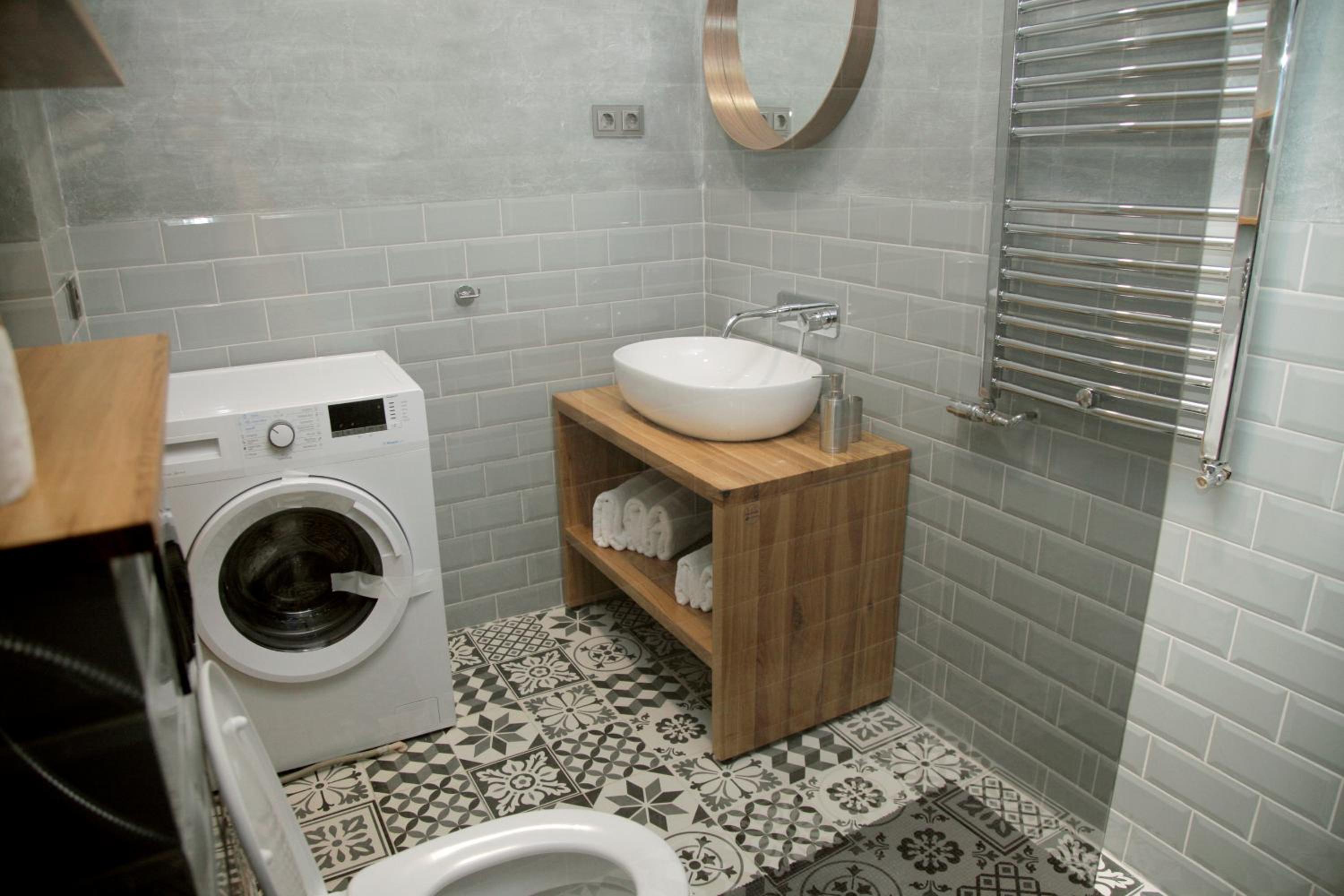 One-Bedroom Apartment - Photo 8