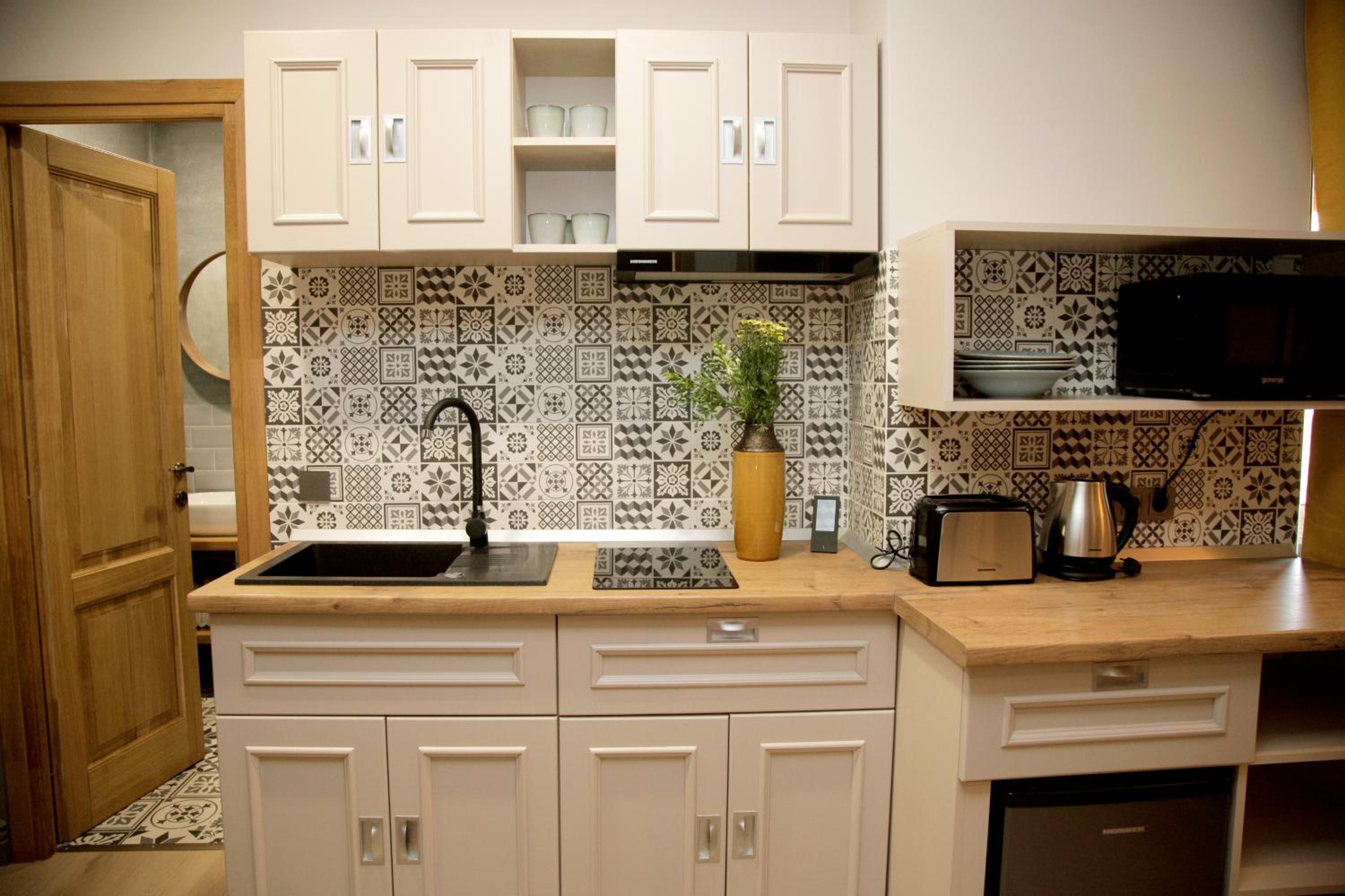 One-Bedroom Apartment - Photo 4