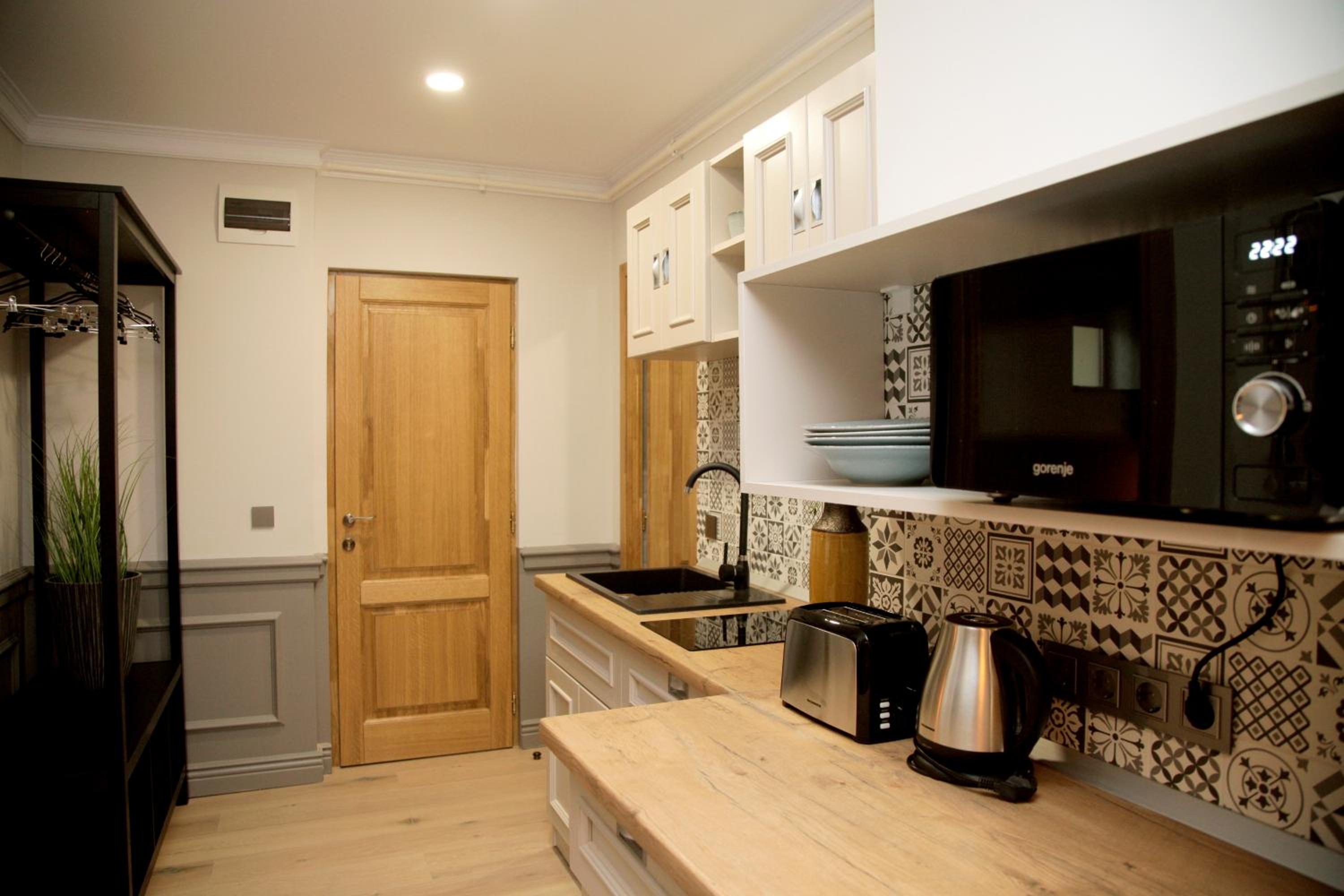 One-Bedroom Apartment - Photo 3