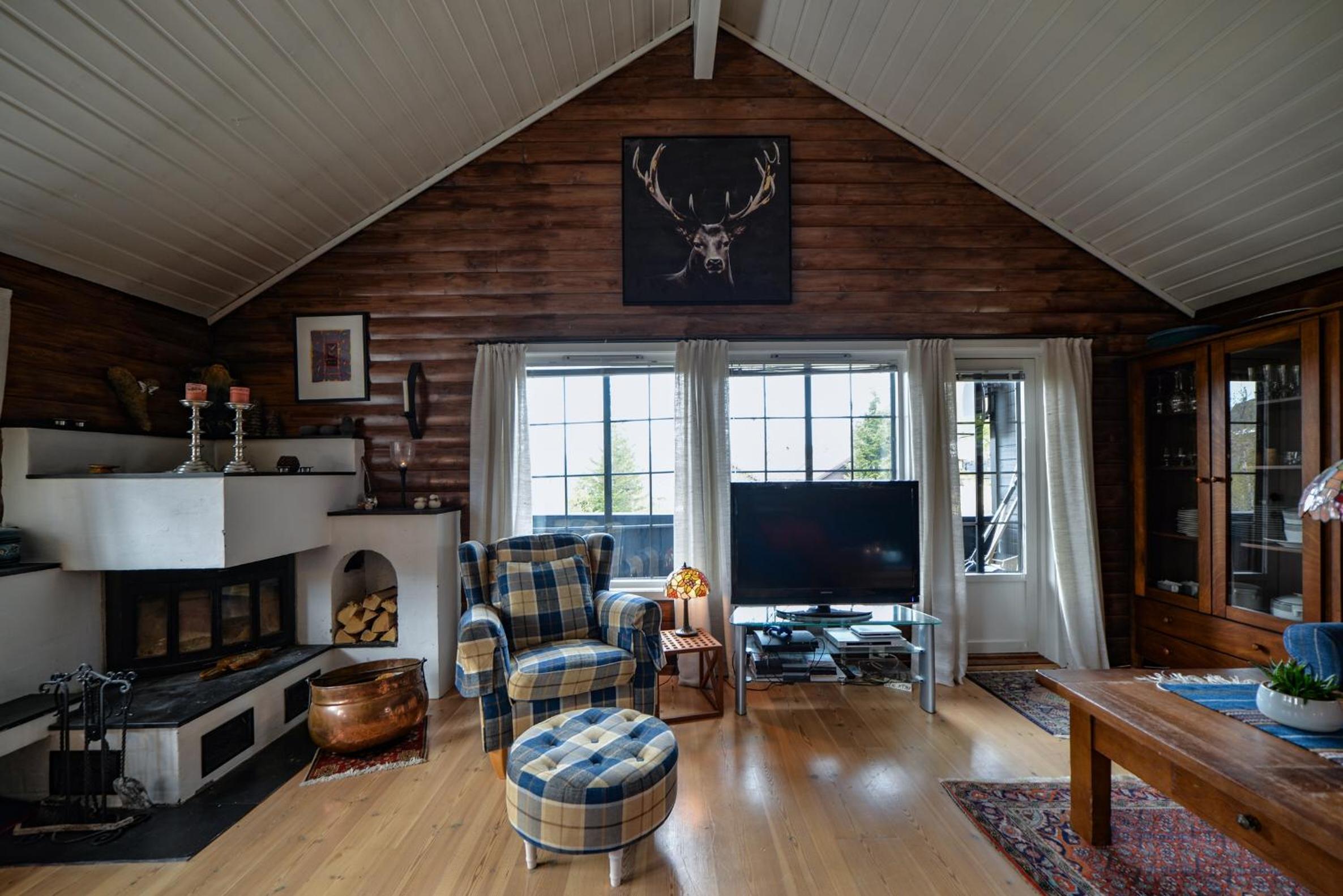 Four-Bedroom House - Photo 2