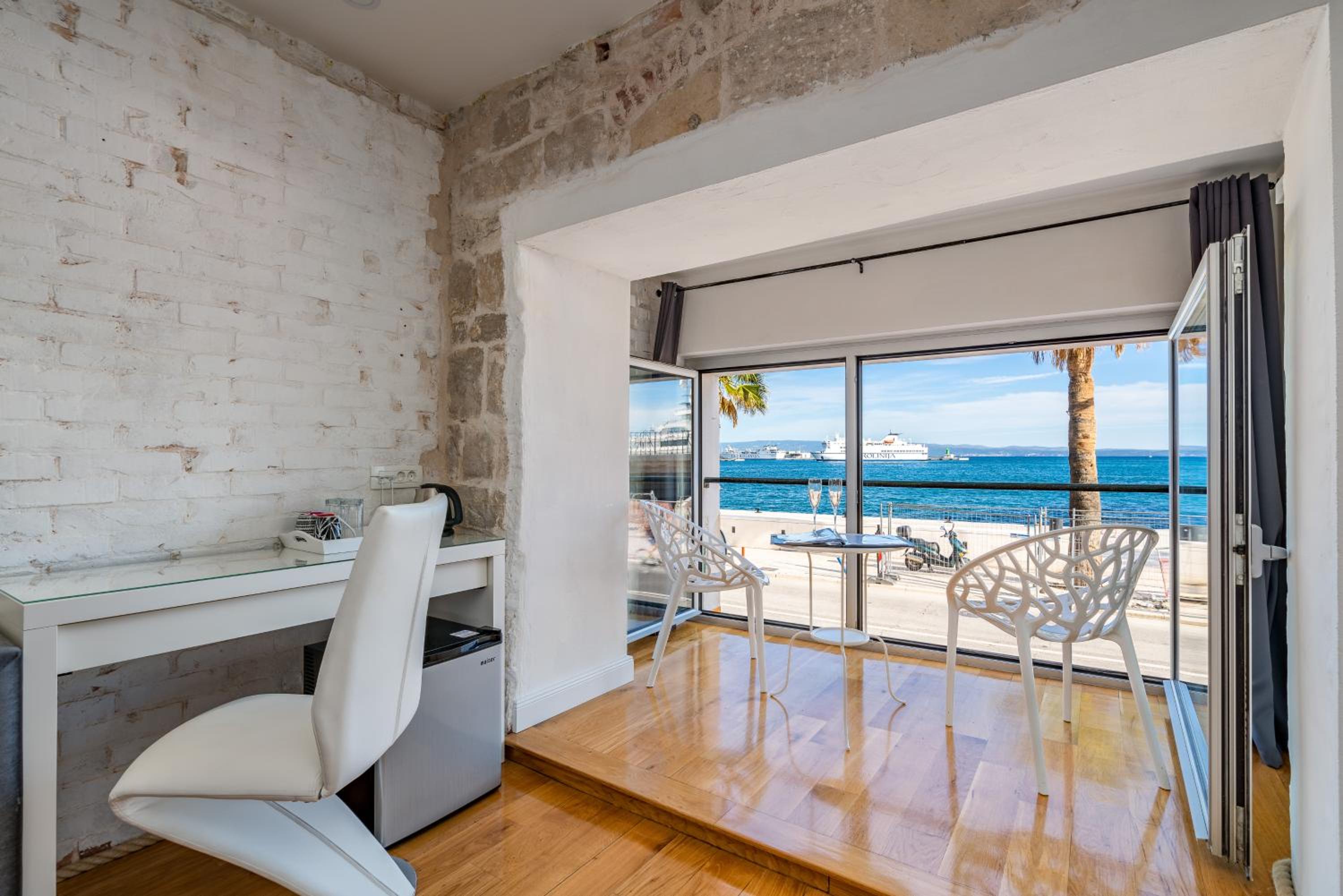 Luxury Room - sea view  & loggia photo 2