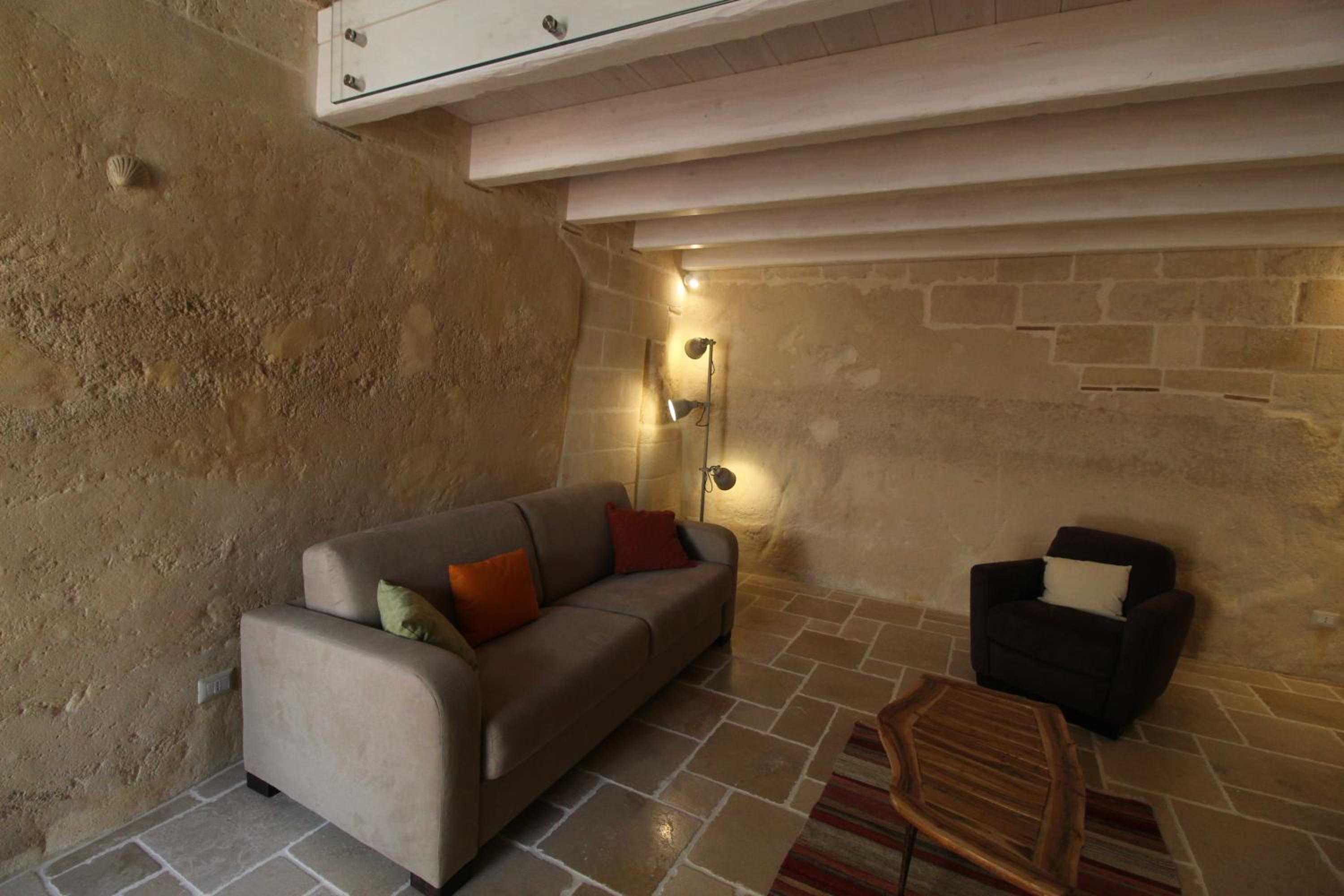 One-Bedroom House - Photo 24