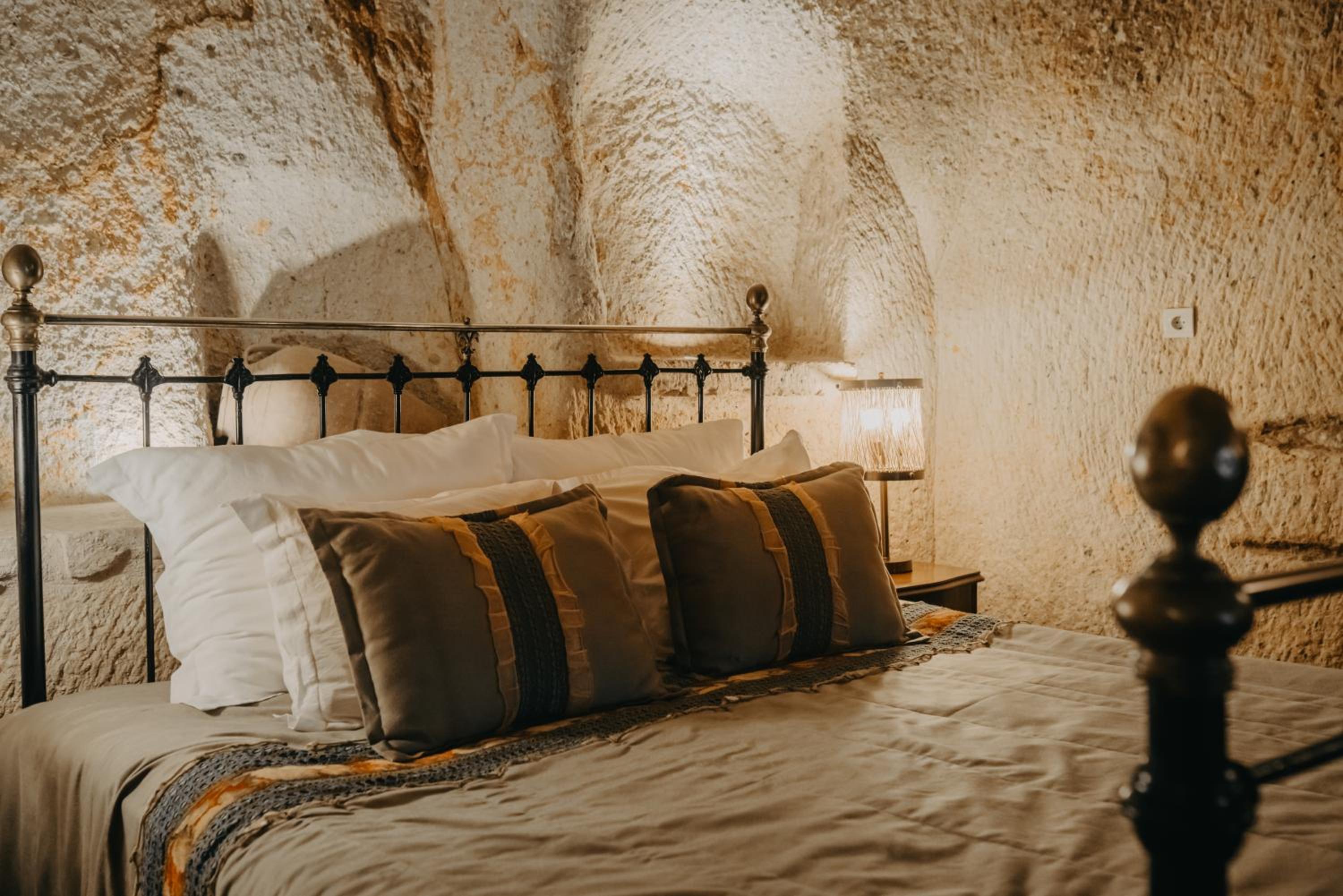 Honeymoon Cave Suite photo 2