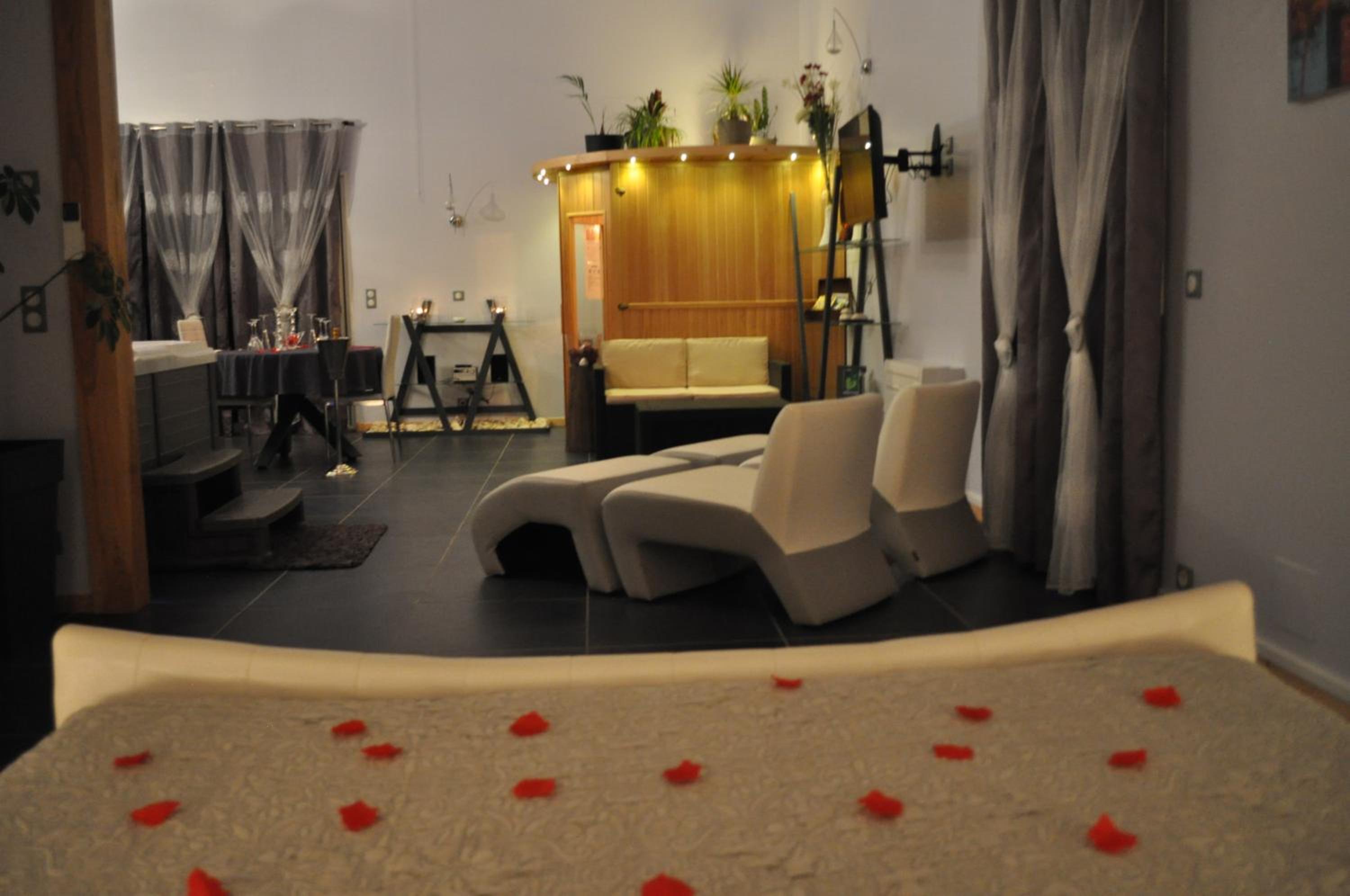 Queen Room with Spa Bath - Photo 1