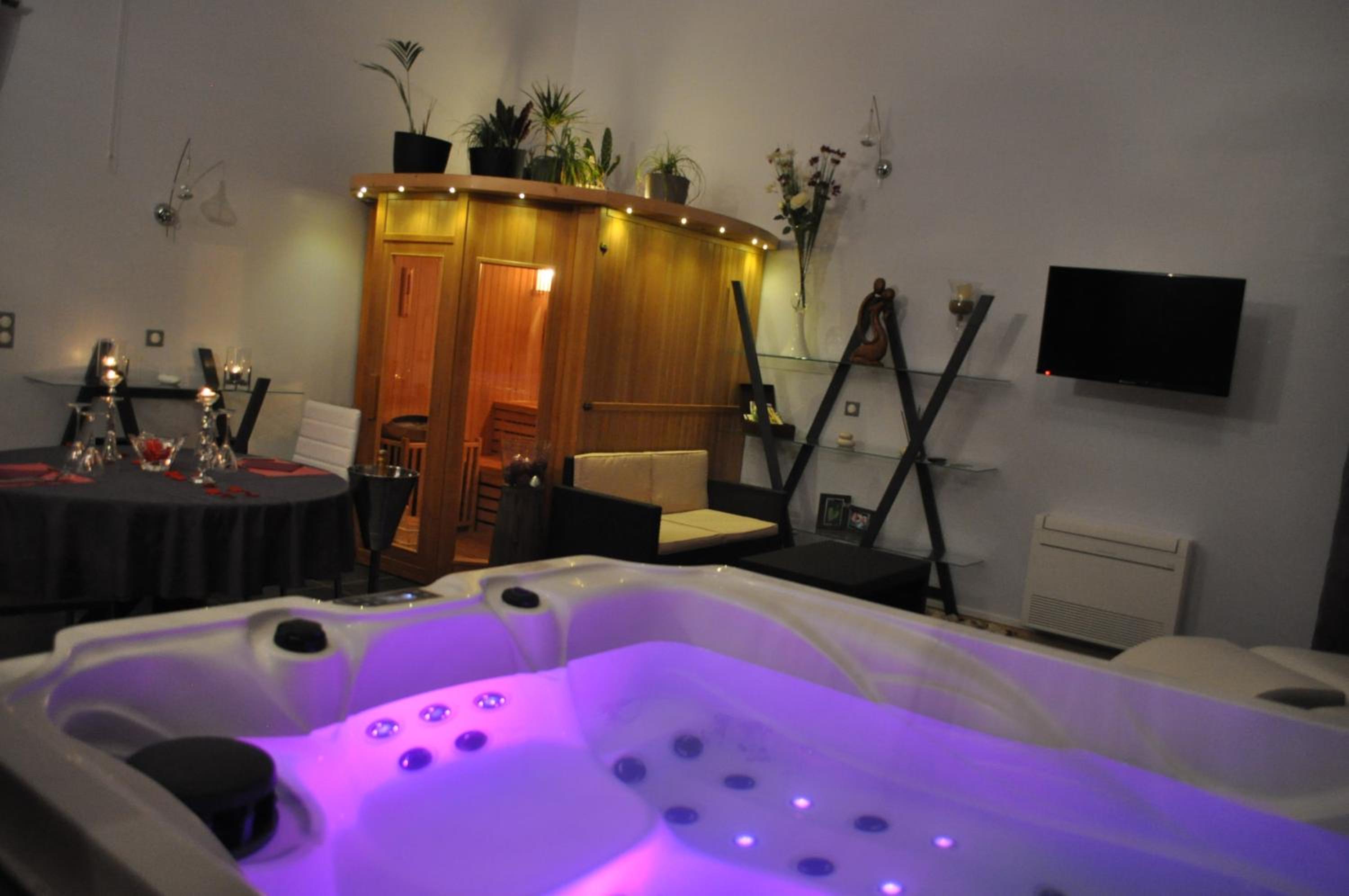 Queen Room with Spa Bath - Photo 3