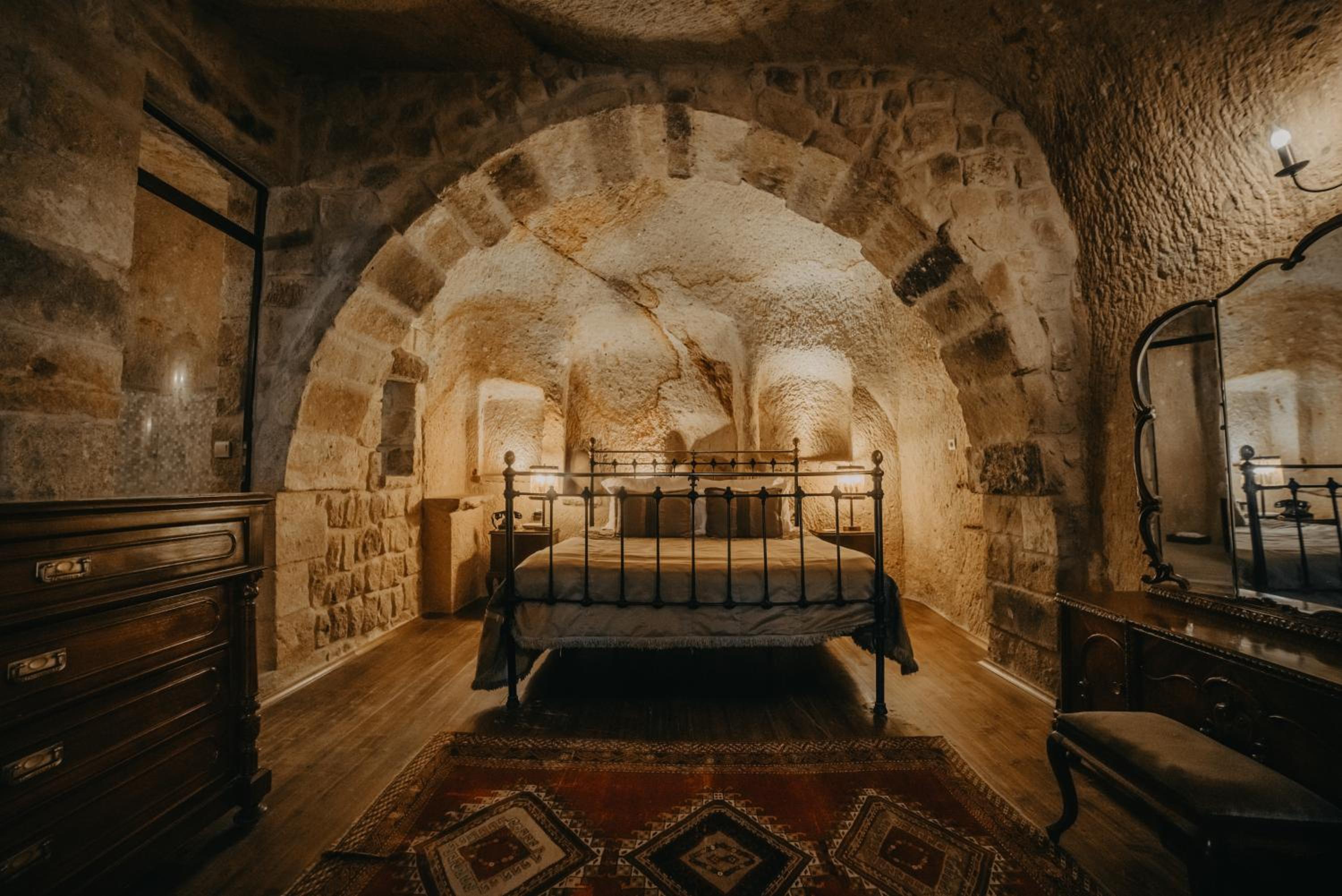 Honeymoon Cave Suite photo 3