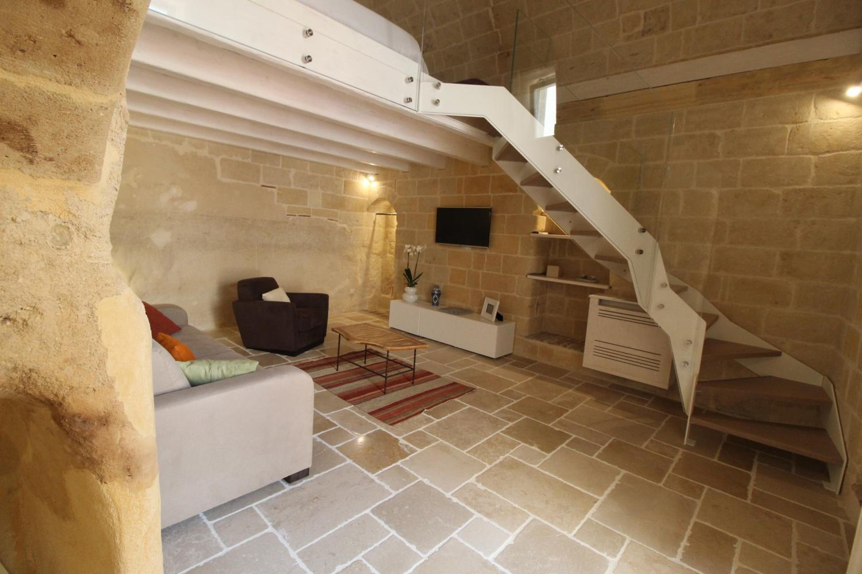 One-Bedroom House - Photo 4