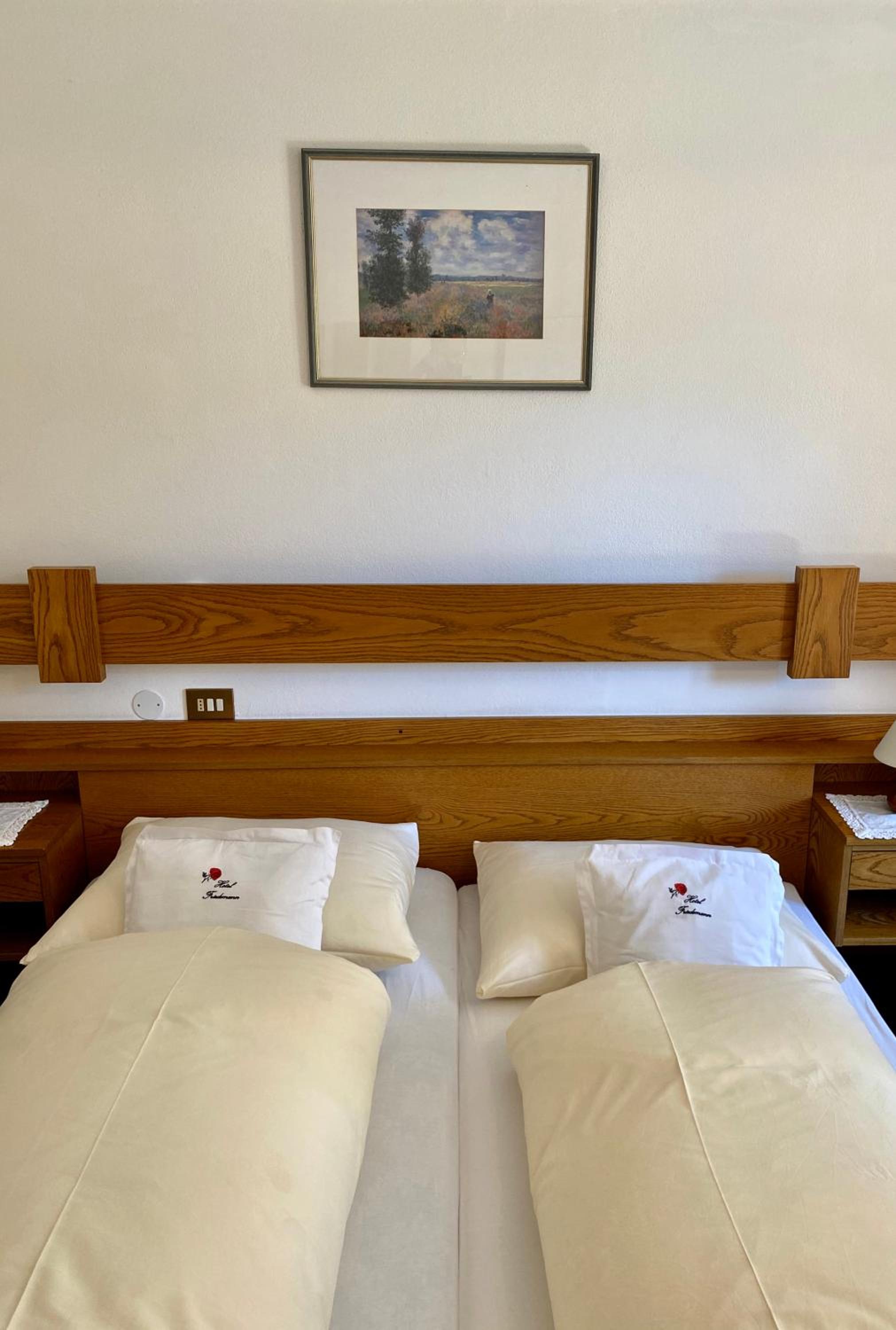 Double Room - Photo 10