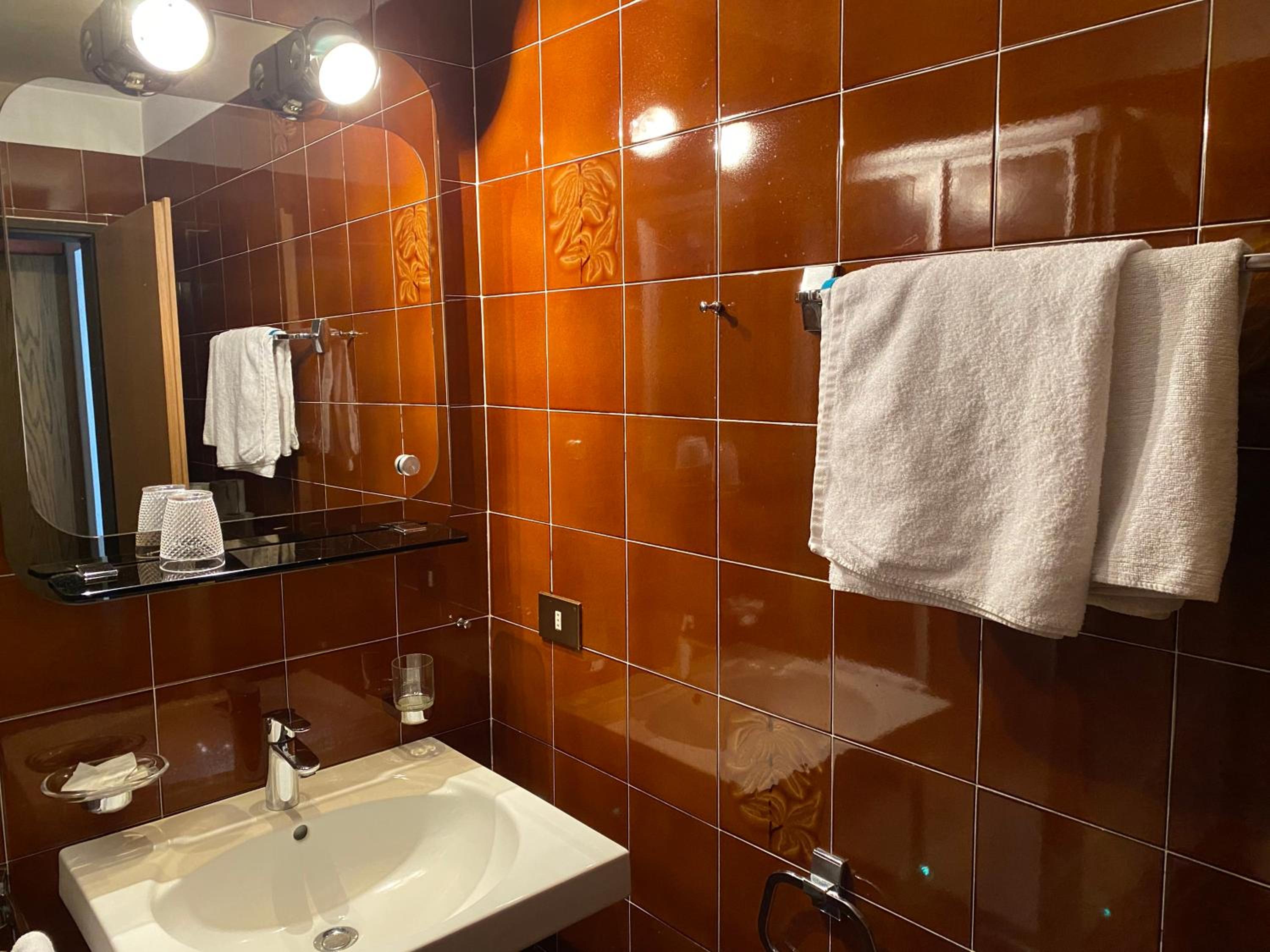 Double Room - Photo 8