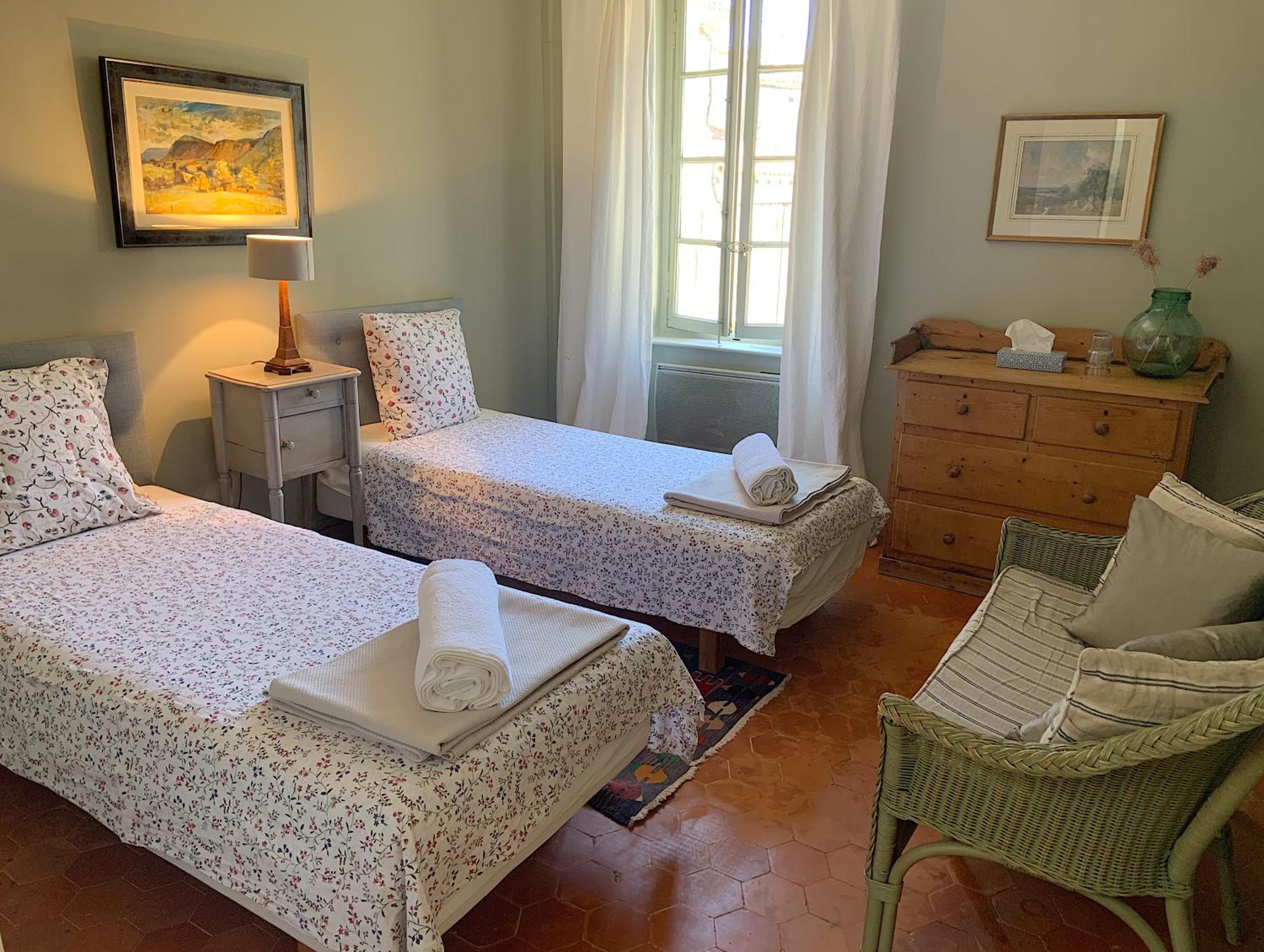 Twin Room - Photo 3