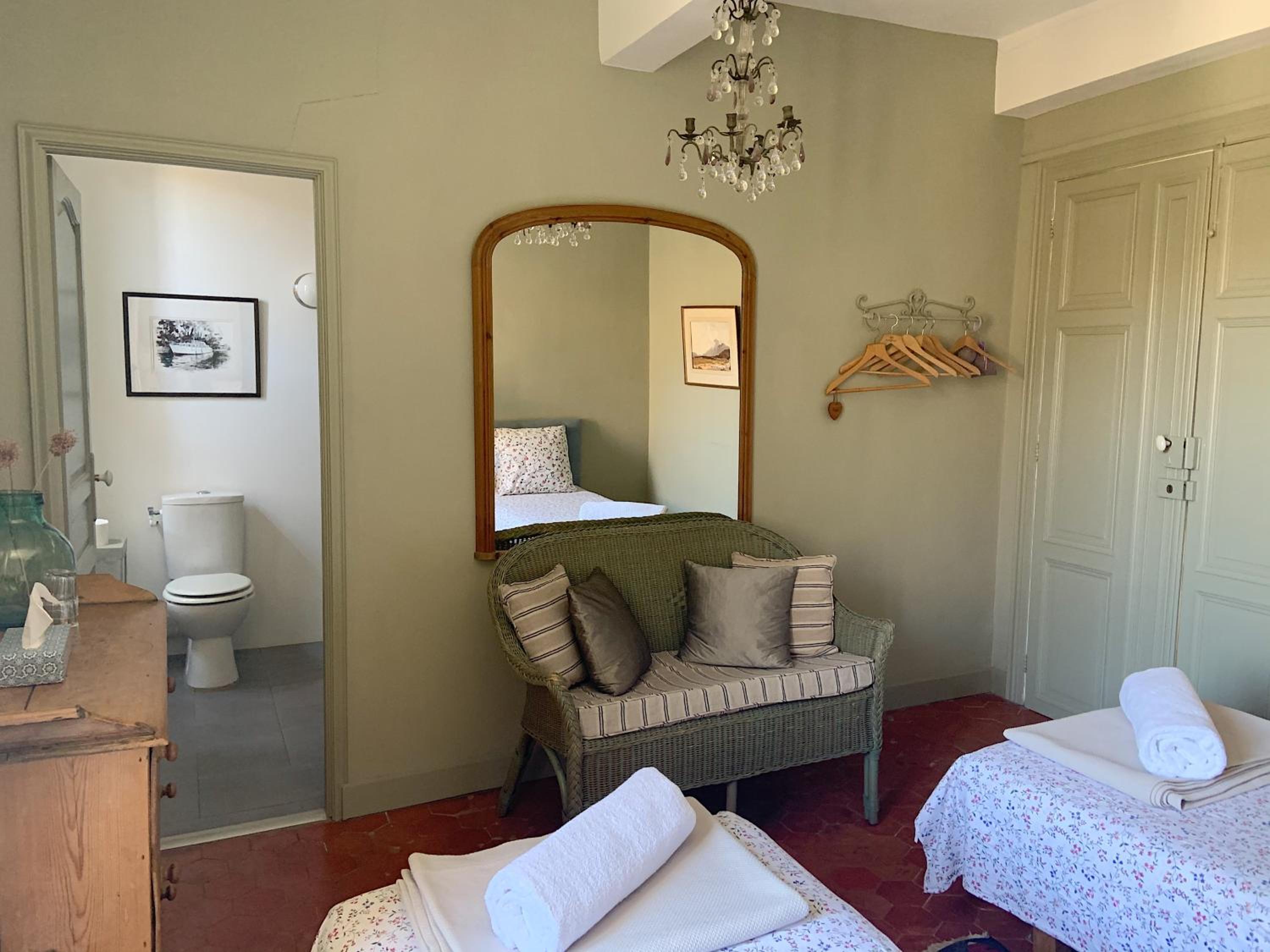 Twin Room - Photo 5