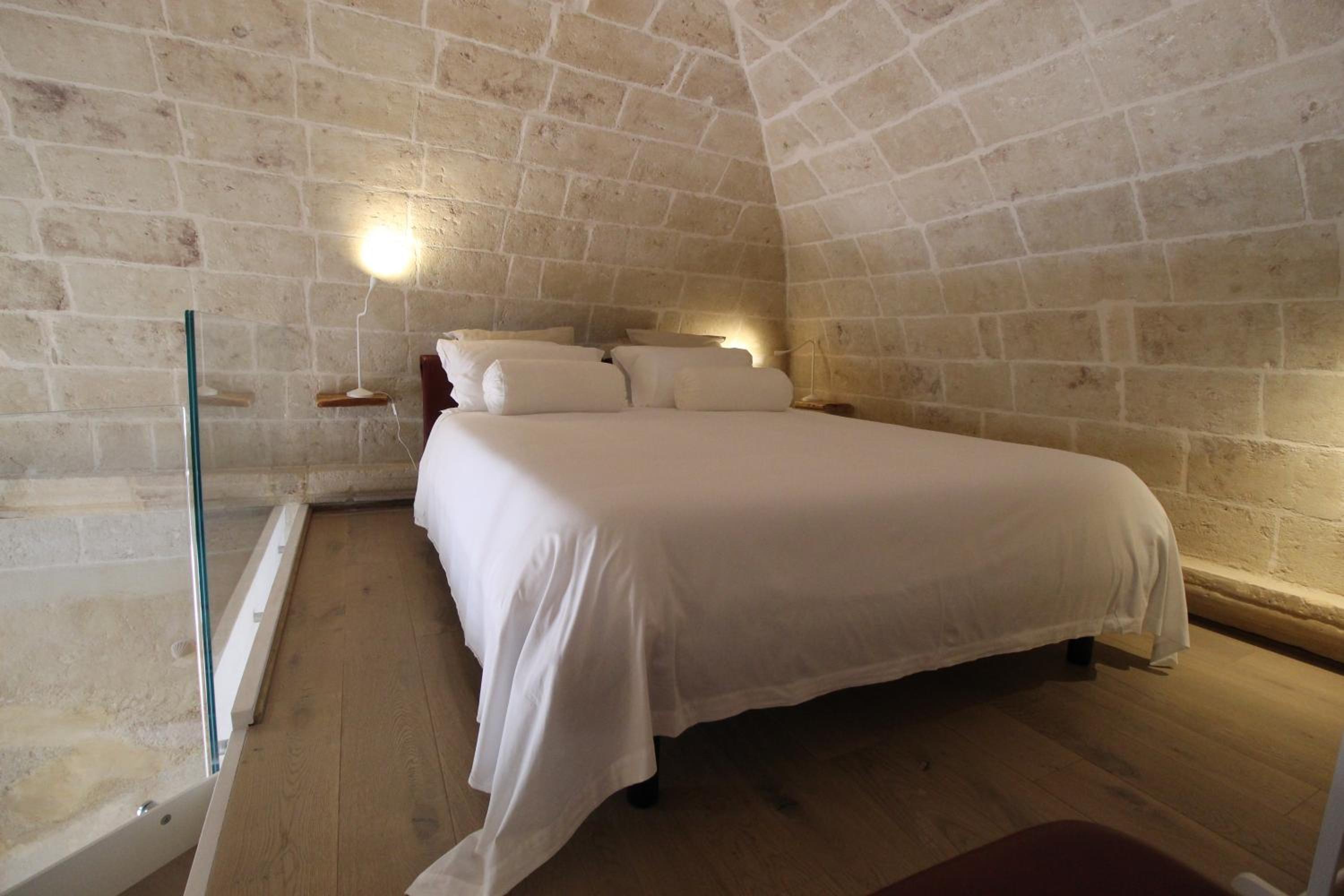 One-Bedroom House - Photo 10